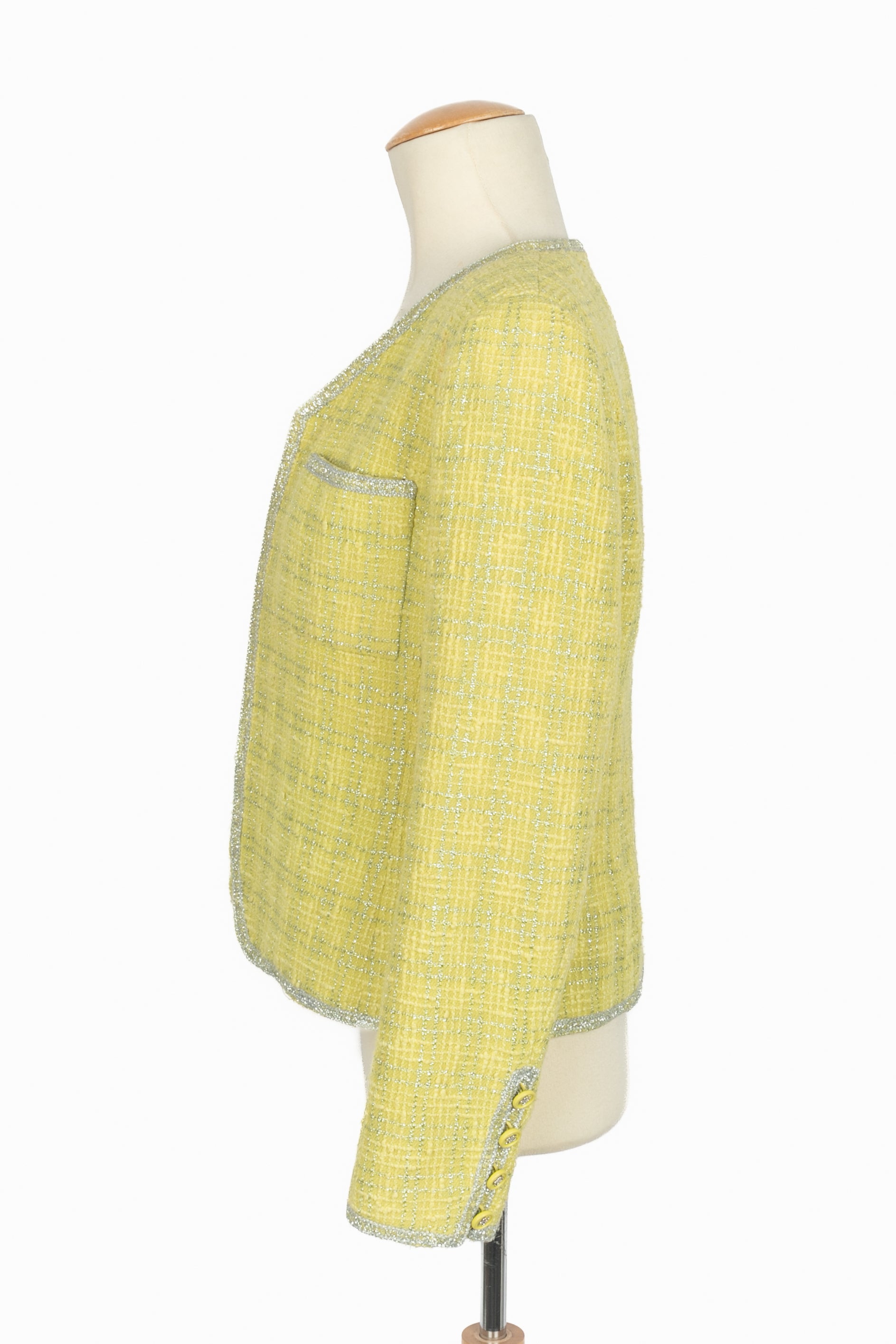 Veste en tweed jaune Chanel 