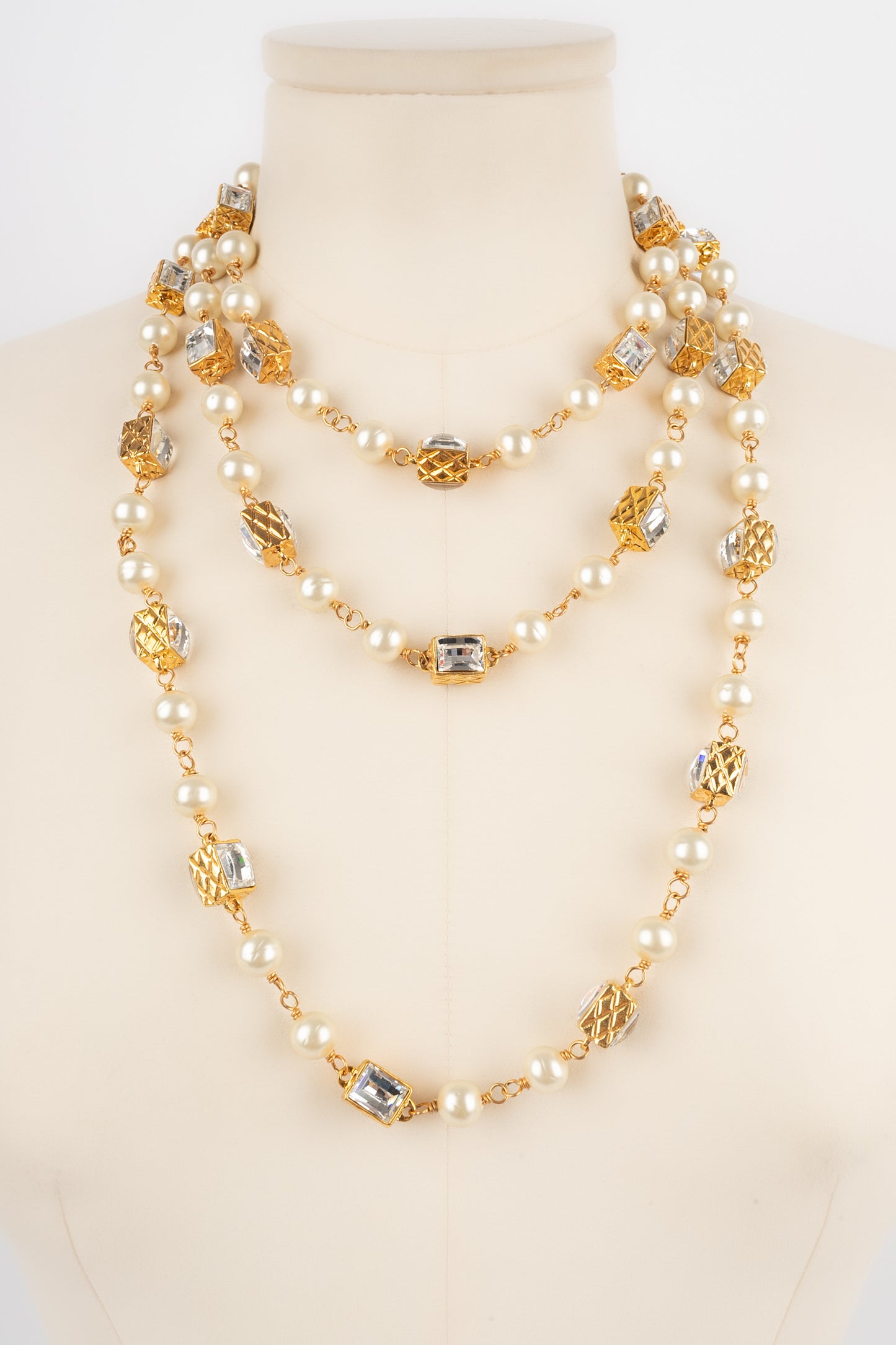 Collier de perles Chanel