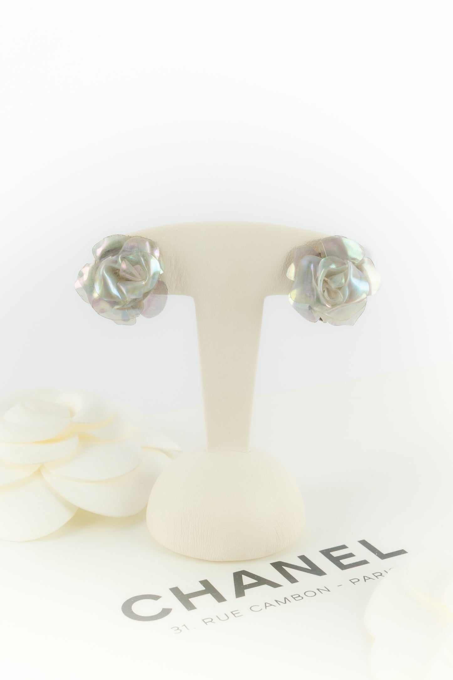 Boucles d'oreilles camélias Chanel