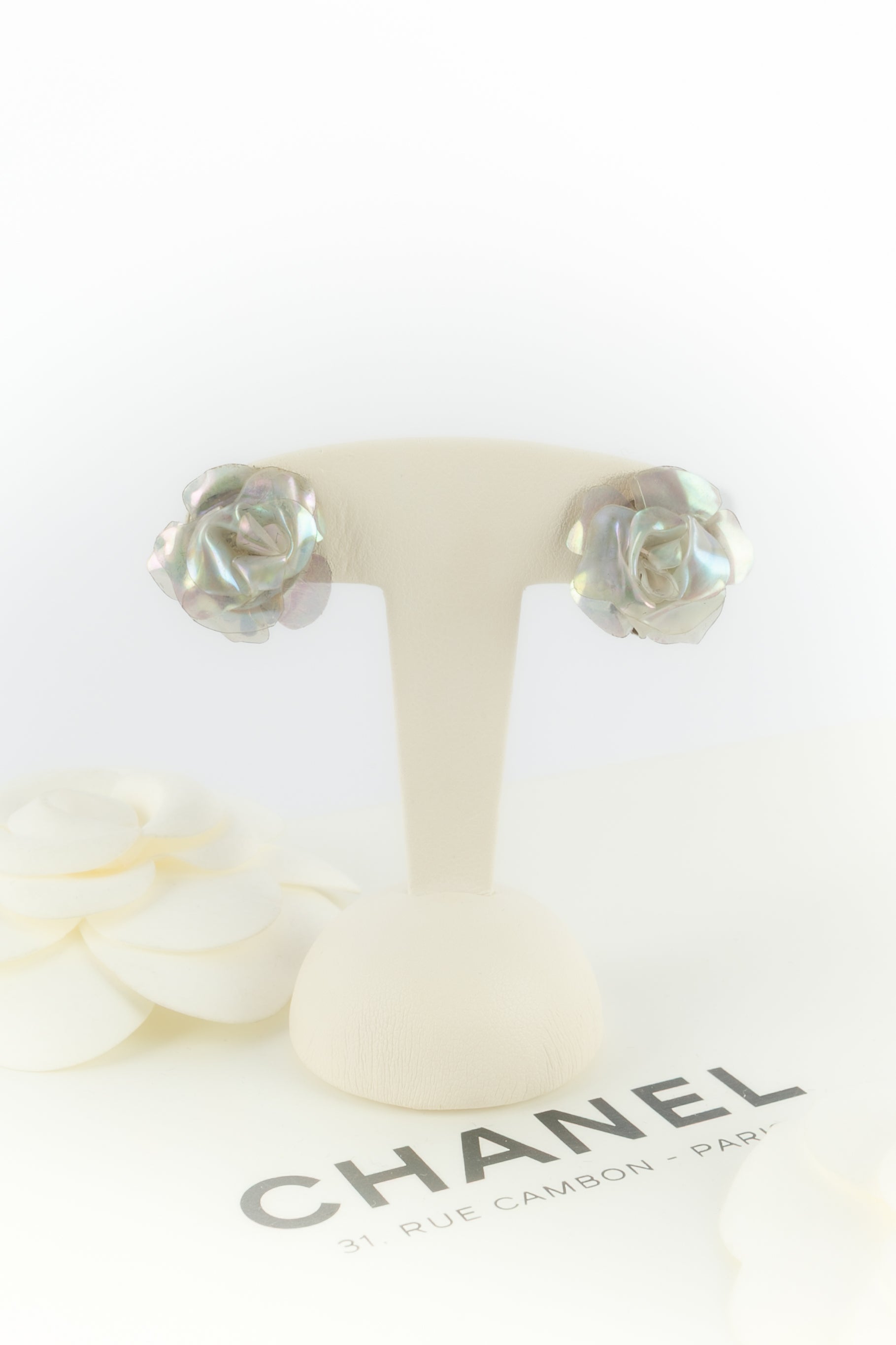 Boucles d'oreilles camélias Chanel