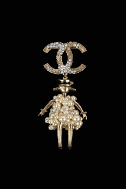 Broche figurine Chanel 2014
