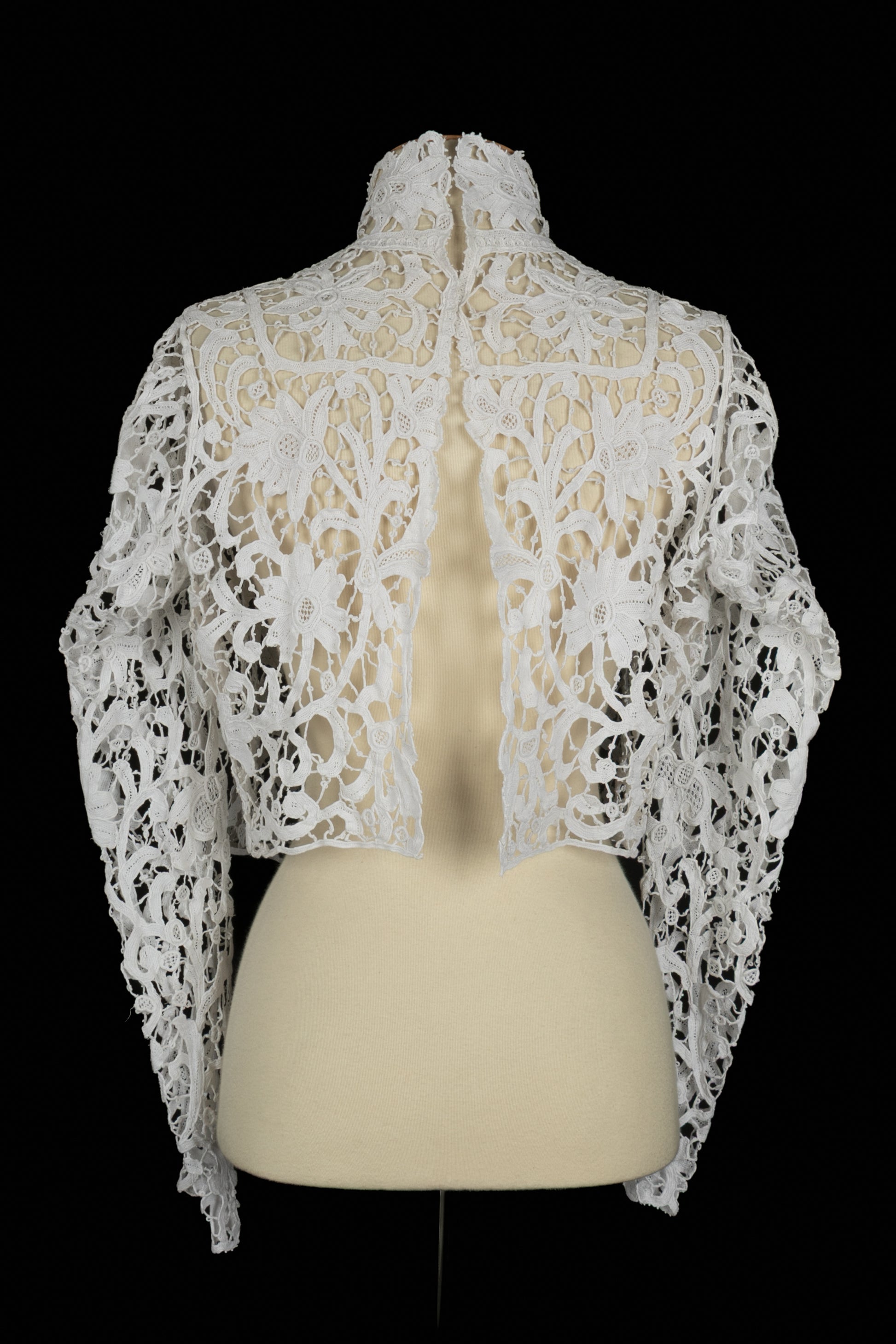 Haut ancien en dentelle