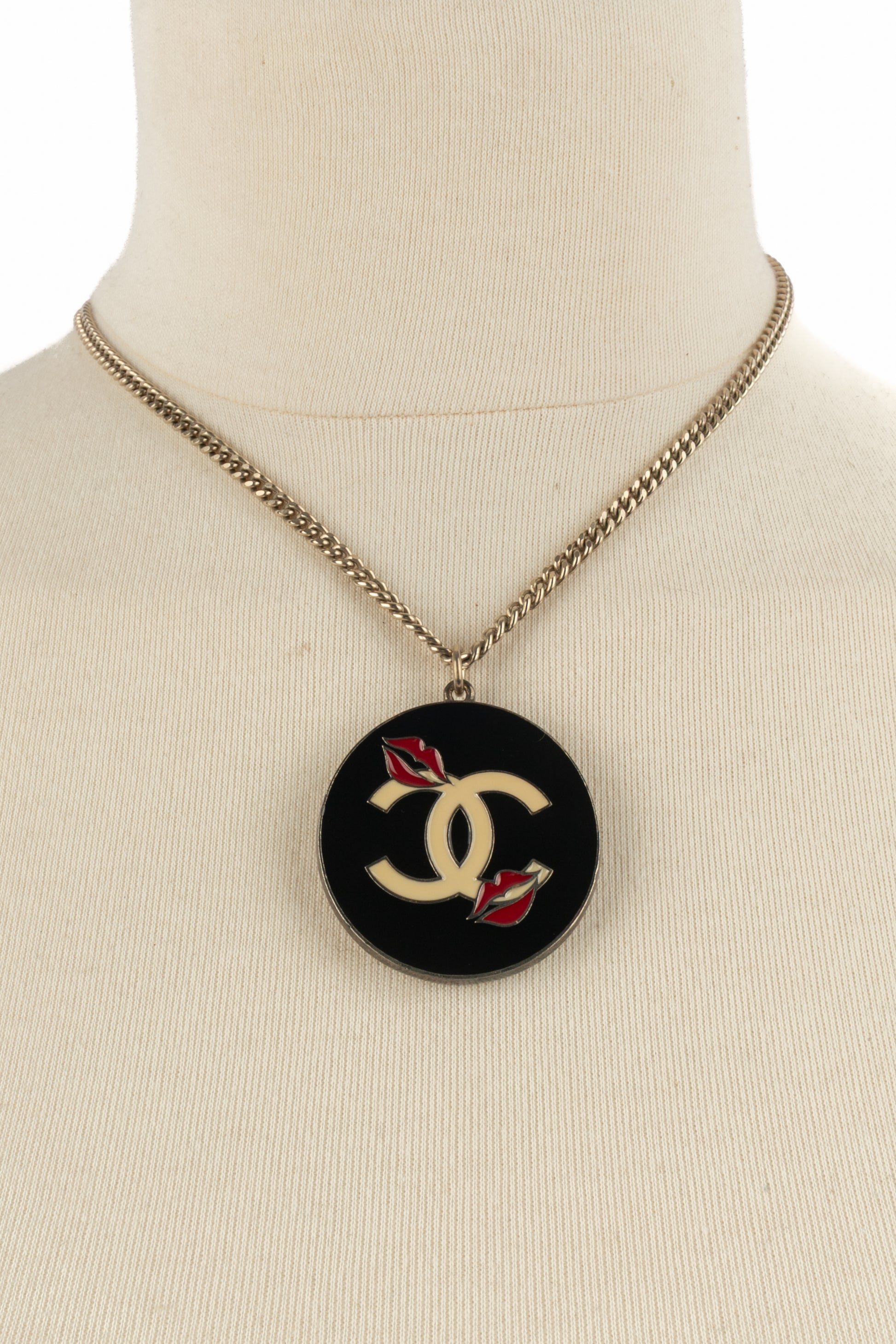 Collier pendentif Chanel 2004
