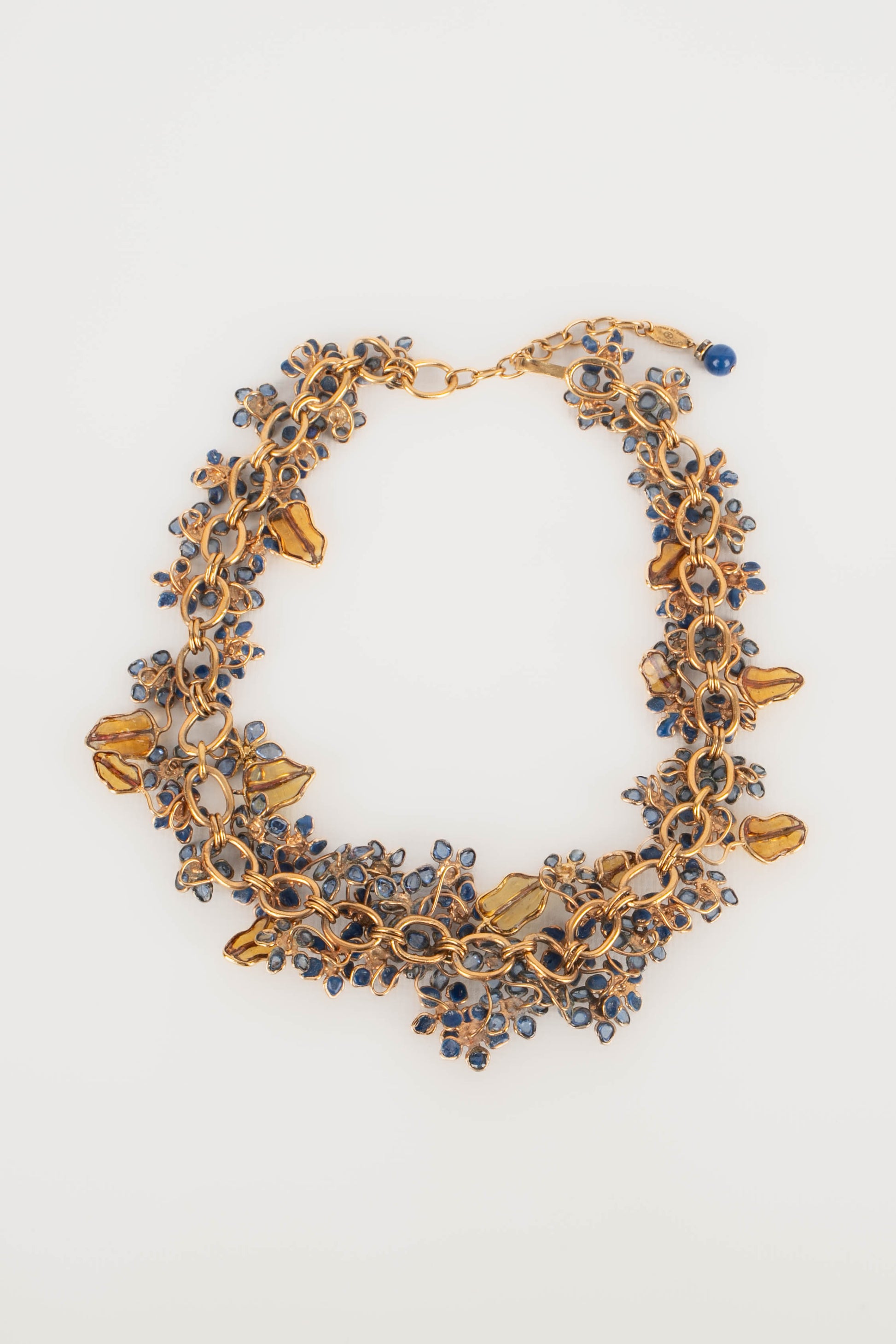 Collier de fleurs Chanel