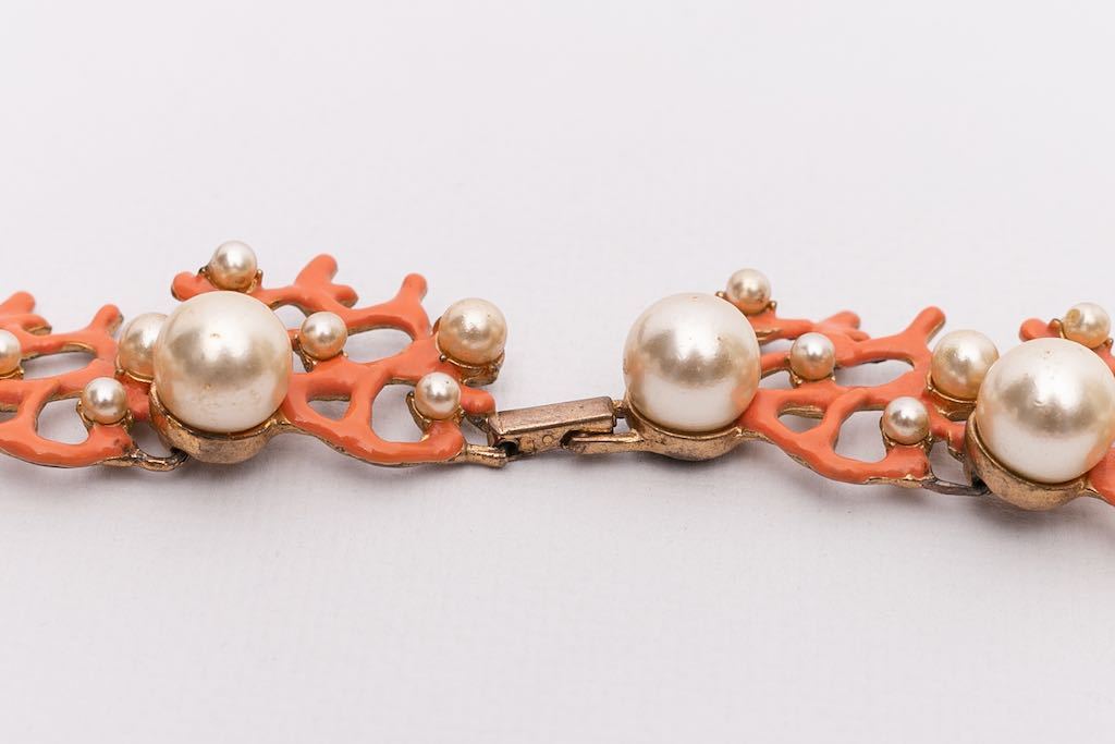 Collier corail en métal émaillé