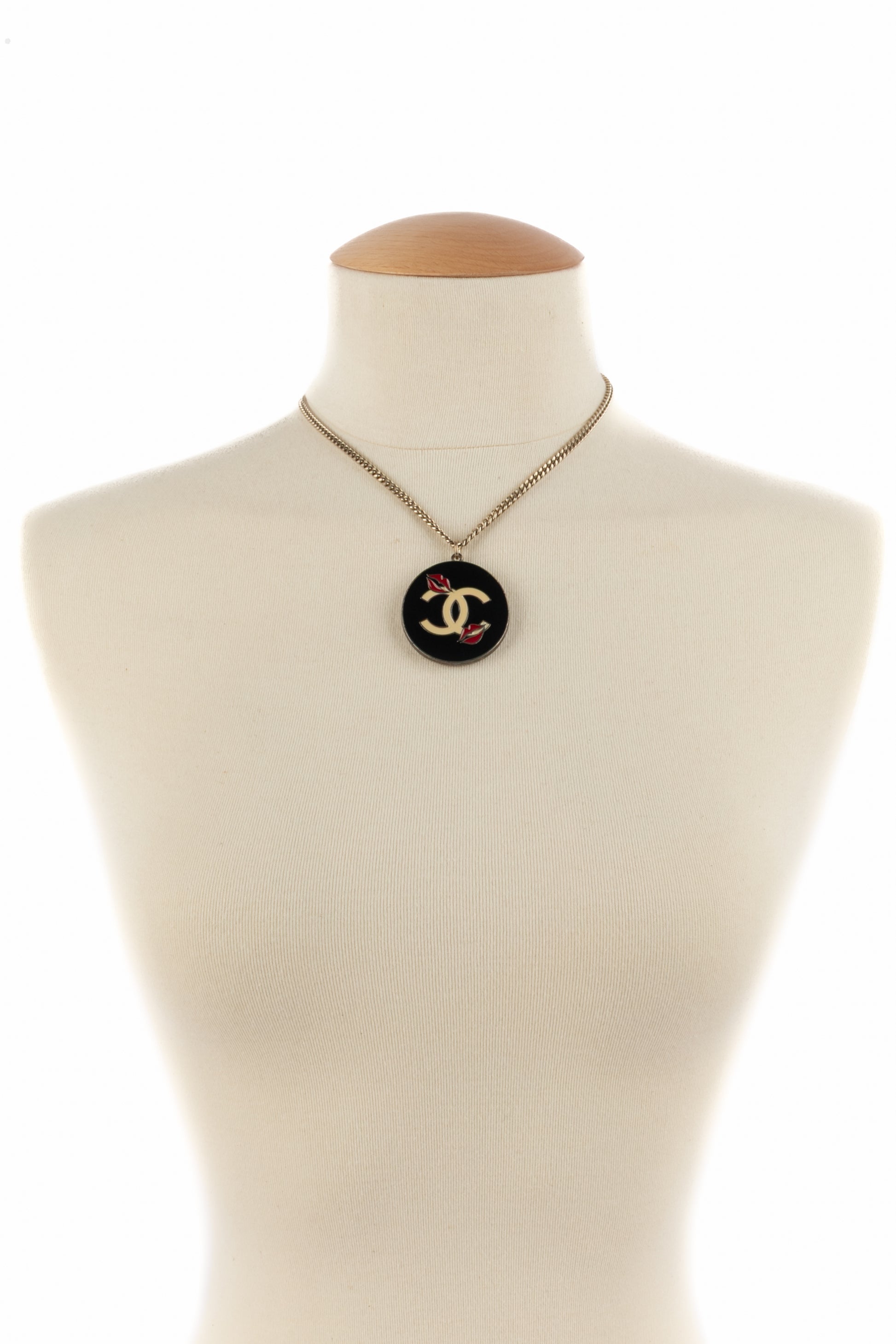 Collier pendentif Chanel 2004