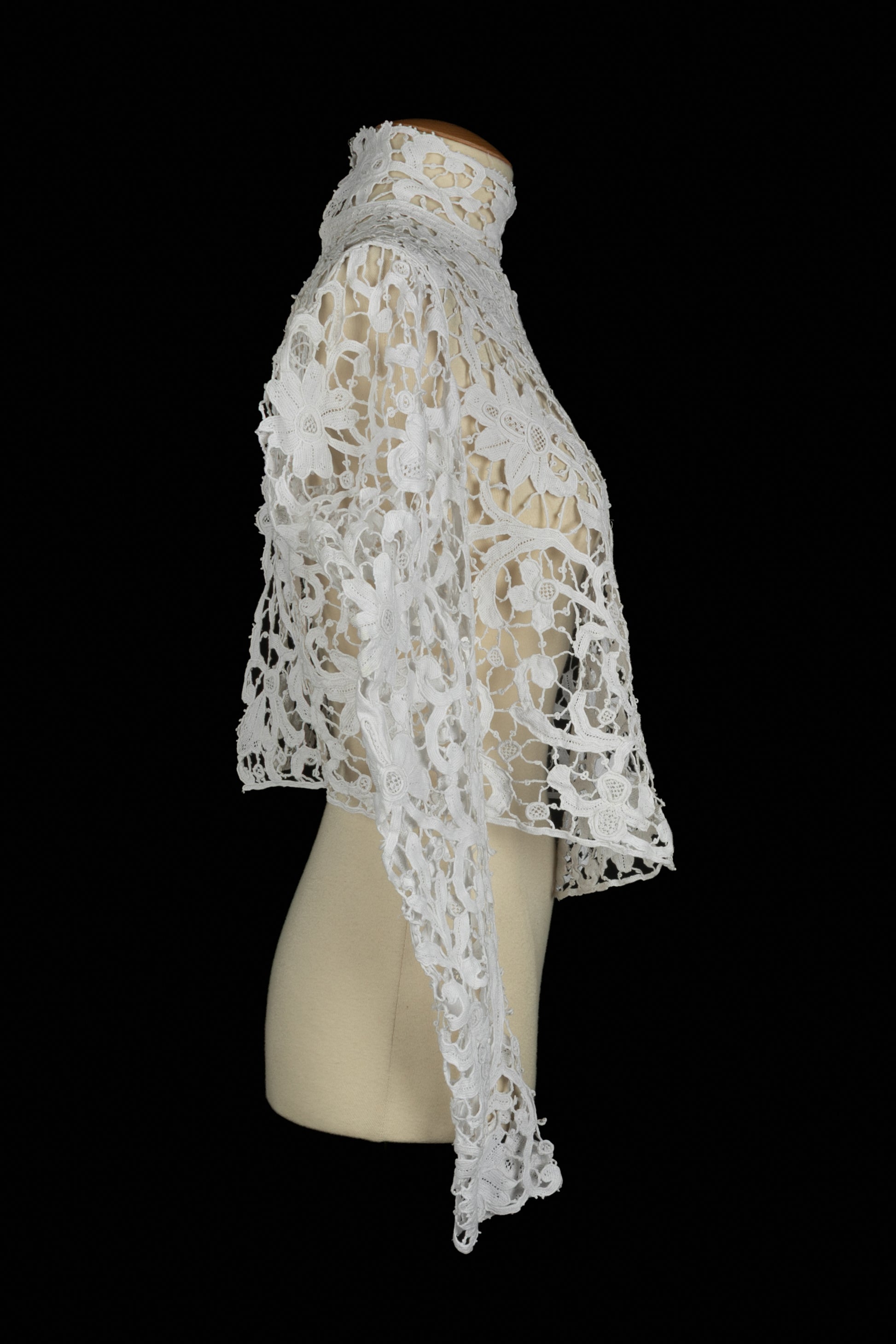 Haut ancien en dentelle