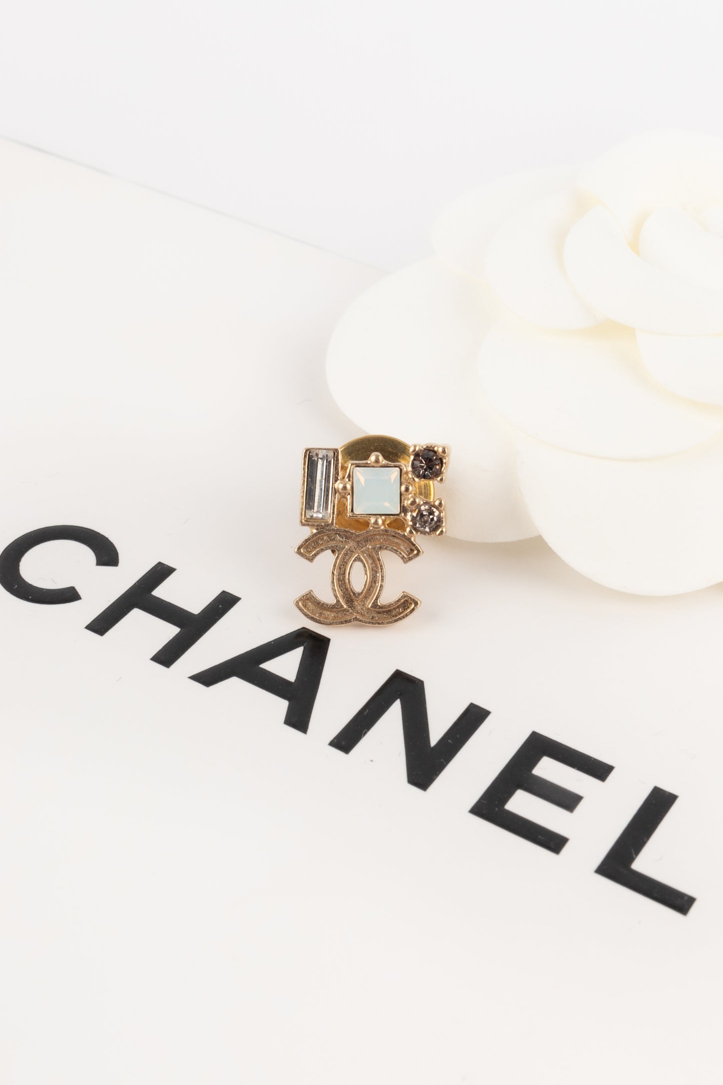 Broche  pins cc Chanel