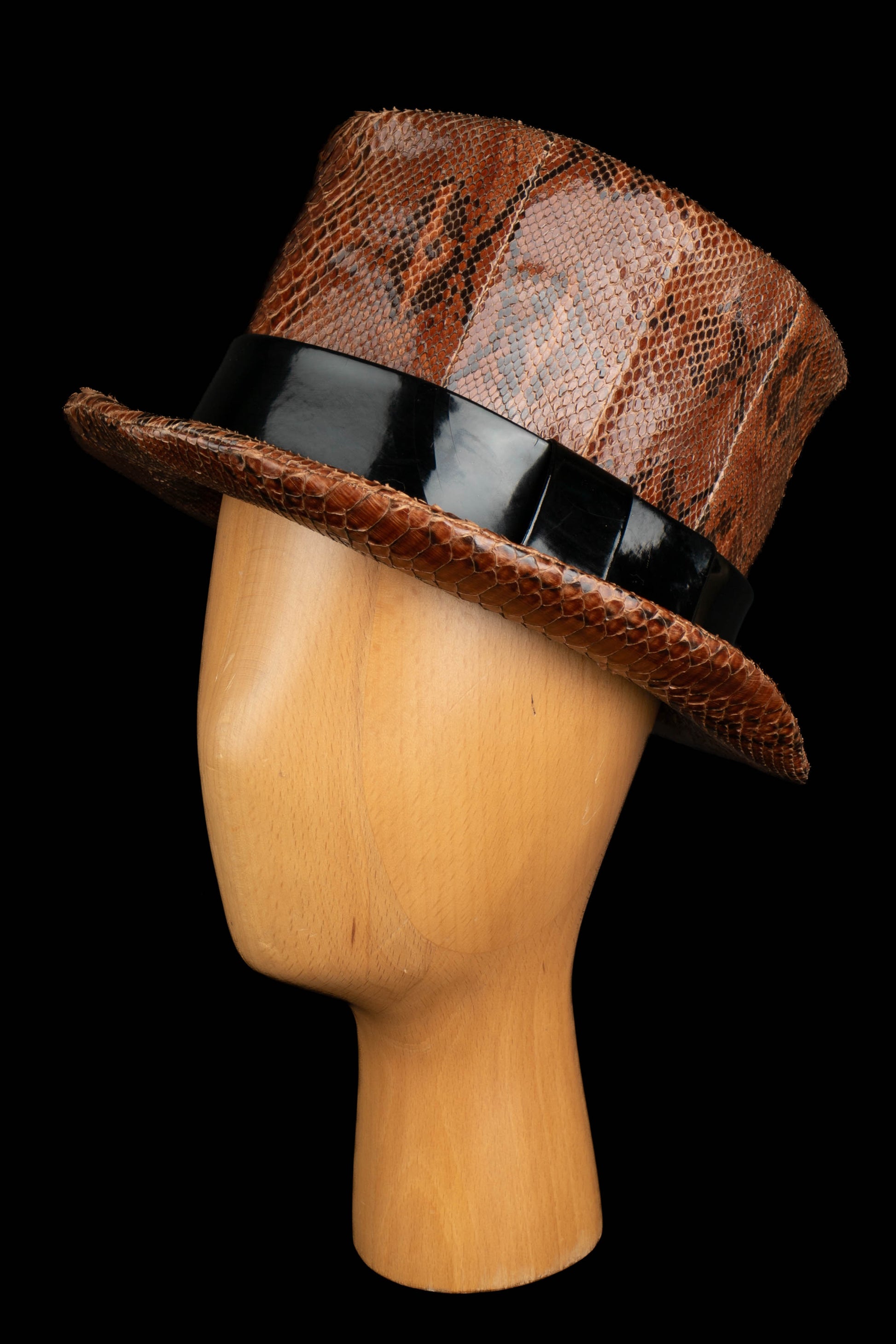 Chapeau en serpent Yves Saint Laurent Haute Couture