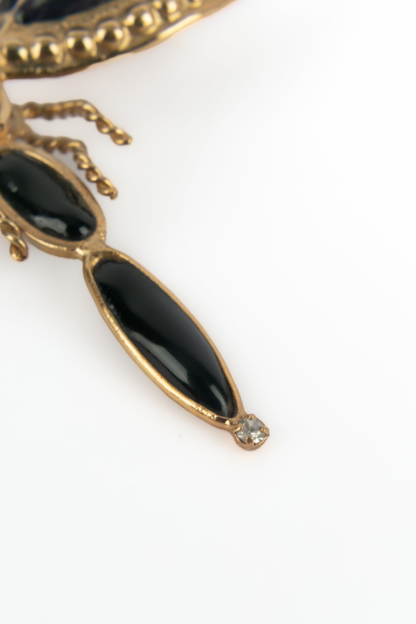 Broche libellule en pâte de verre