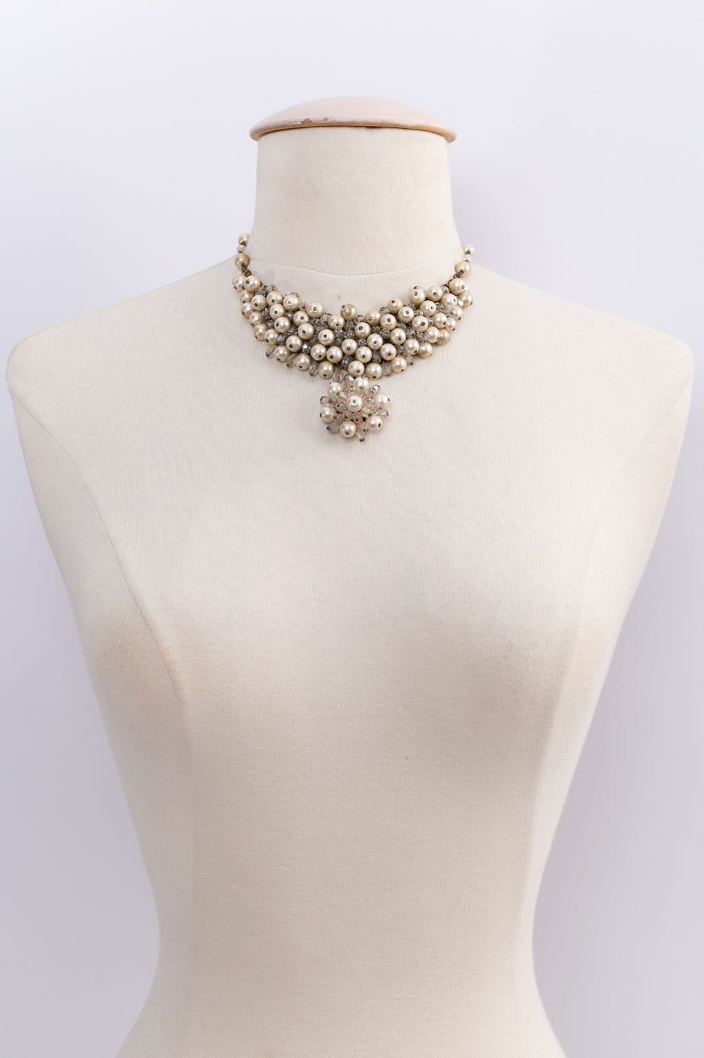 Collier de perles nacrées Chanel (Non signé)
