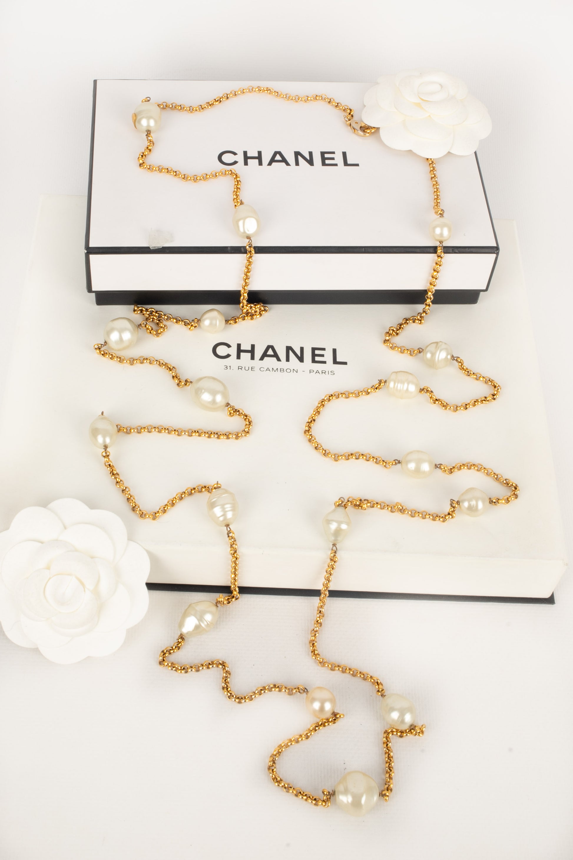 Collier de perles Chanel