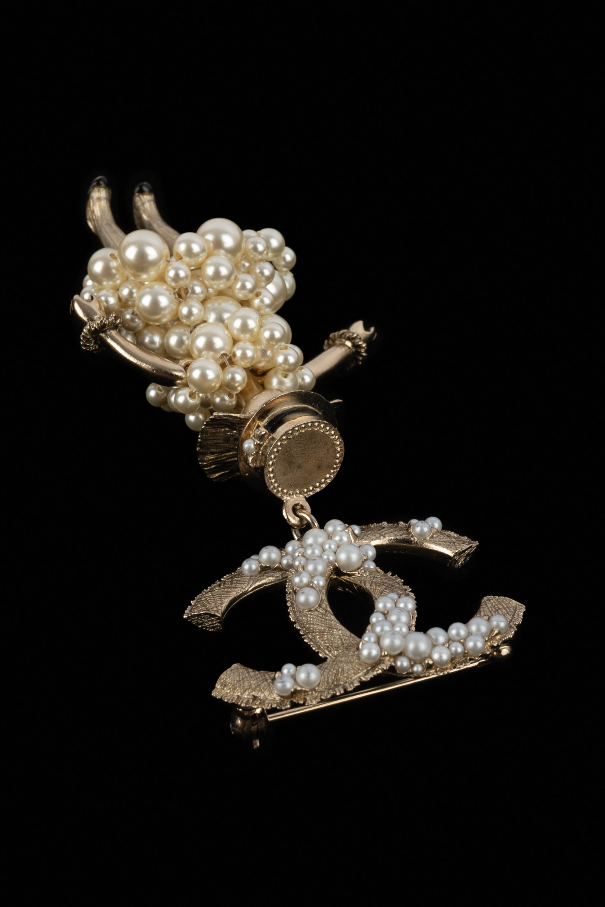 Broche figurine Chanel 2014