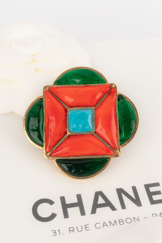 Broche en pâte de verre Chanel