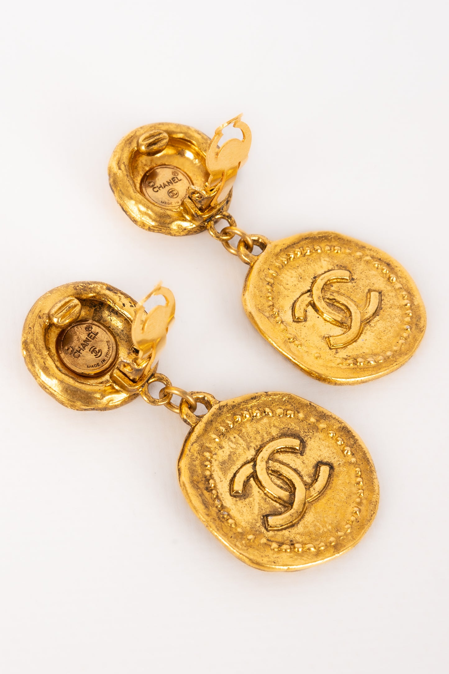 Boucles d'oreilles dorées Chanel