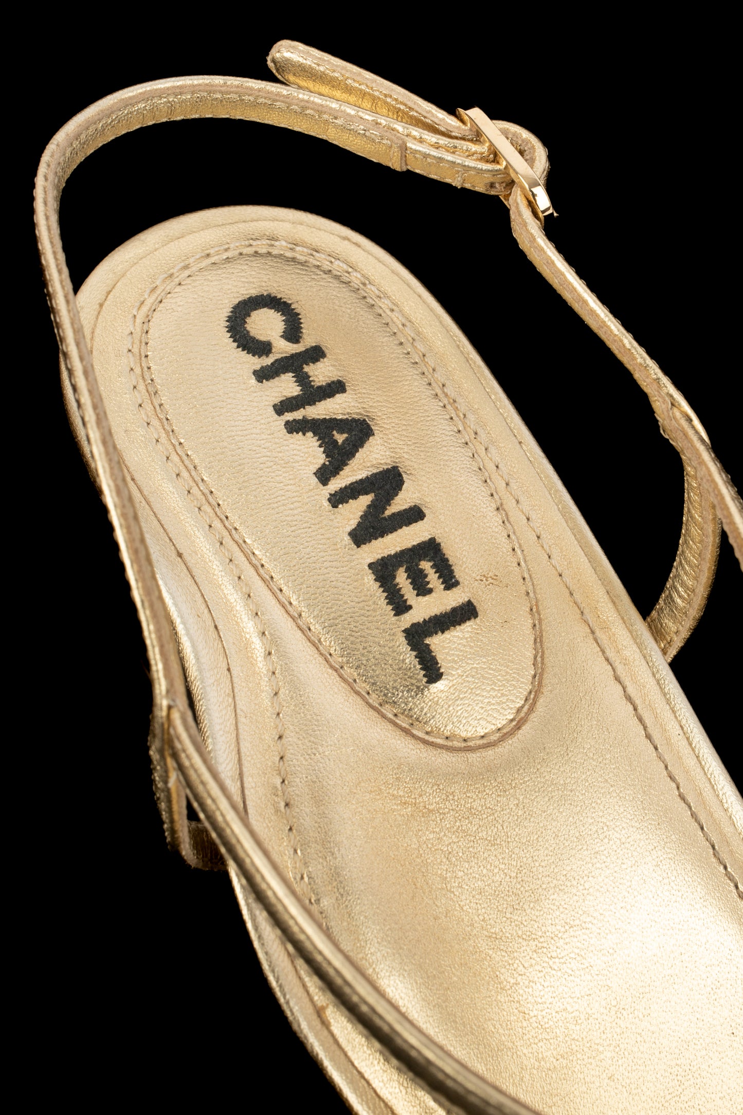 Sandales dorées Chanel