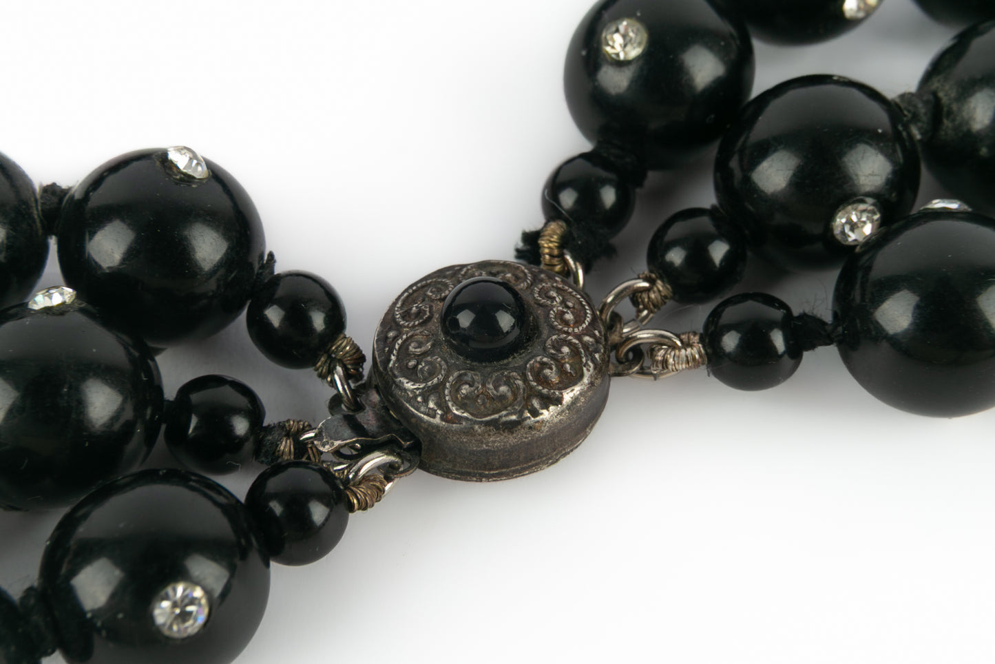 Collier de perles bakelite noire