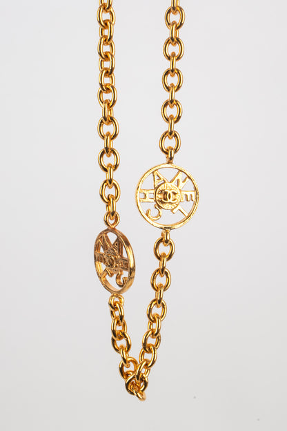 Collier doré Chanel