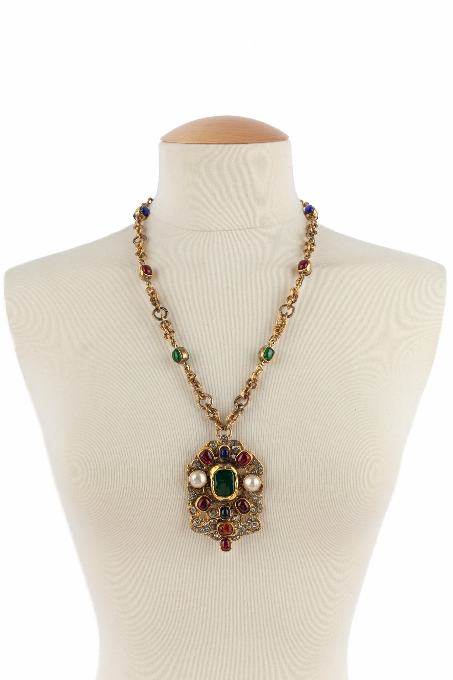 Collier pendentif byzantin Chanel 1984