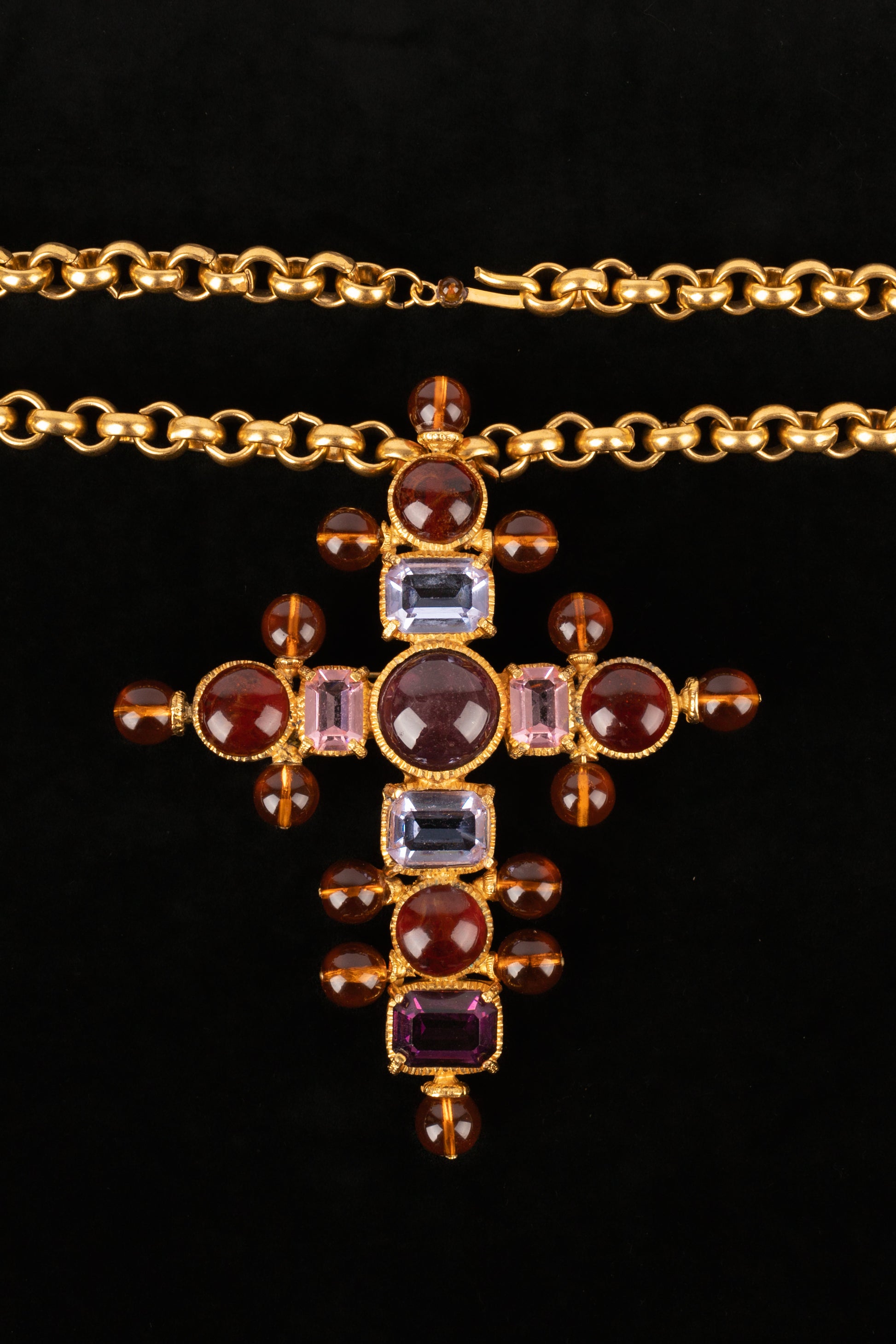 Fabuleux collier croix Chanel