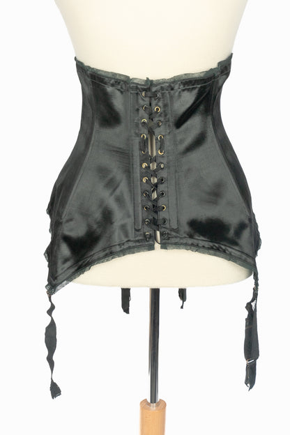 Porte jarretelle en satin noir