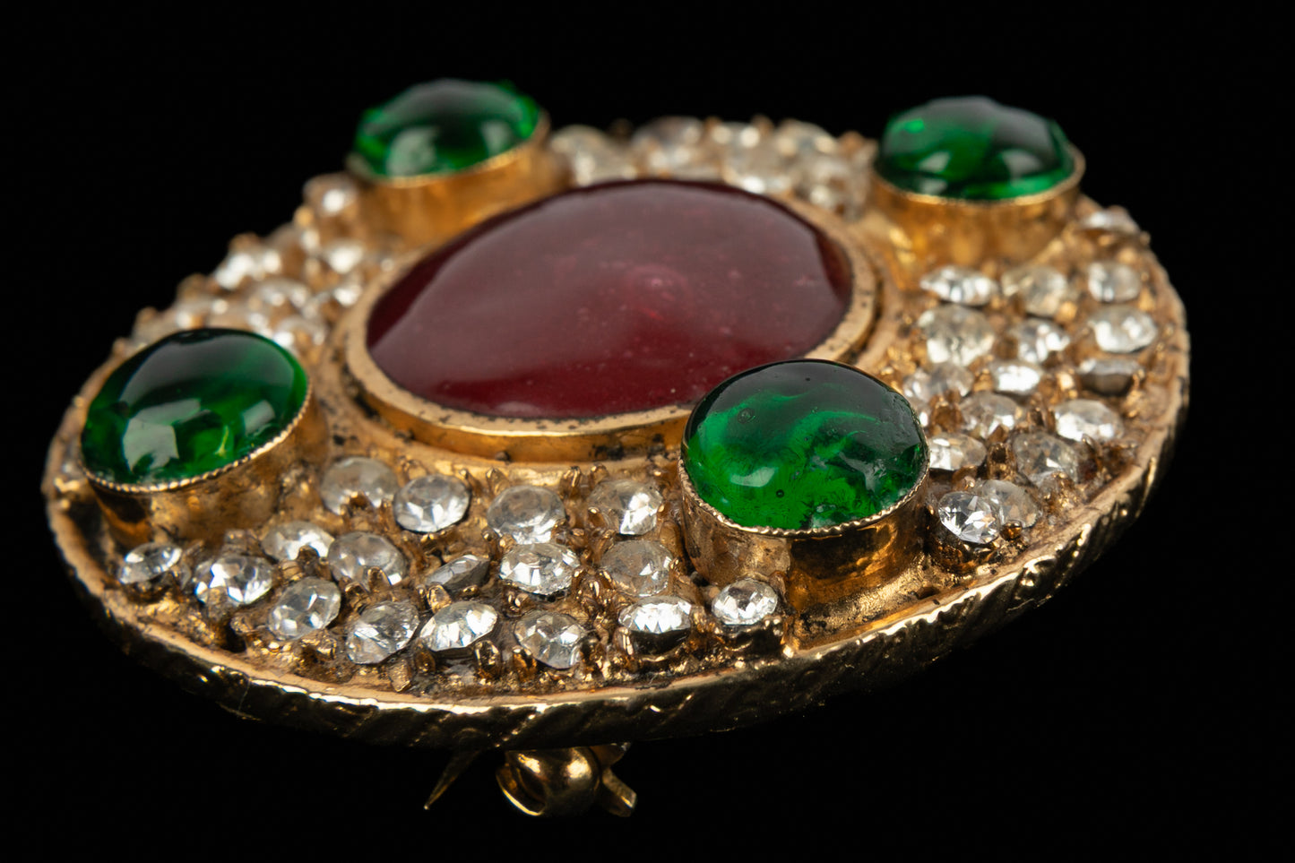 Broche en pâte Chanel 