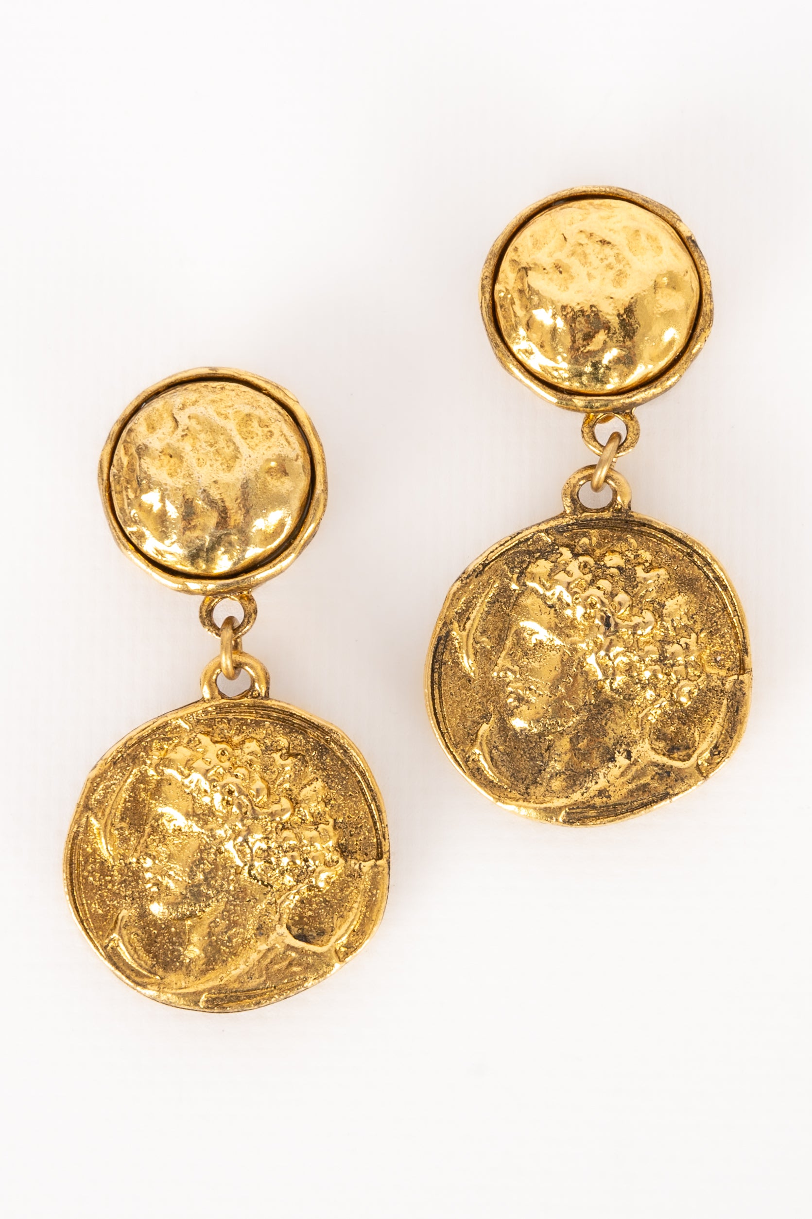 Boucles d'oreilles dorées Chanel