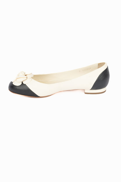 Ballerines en cuir bicoloreChanel