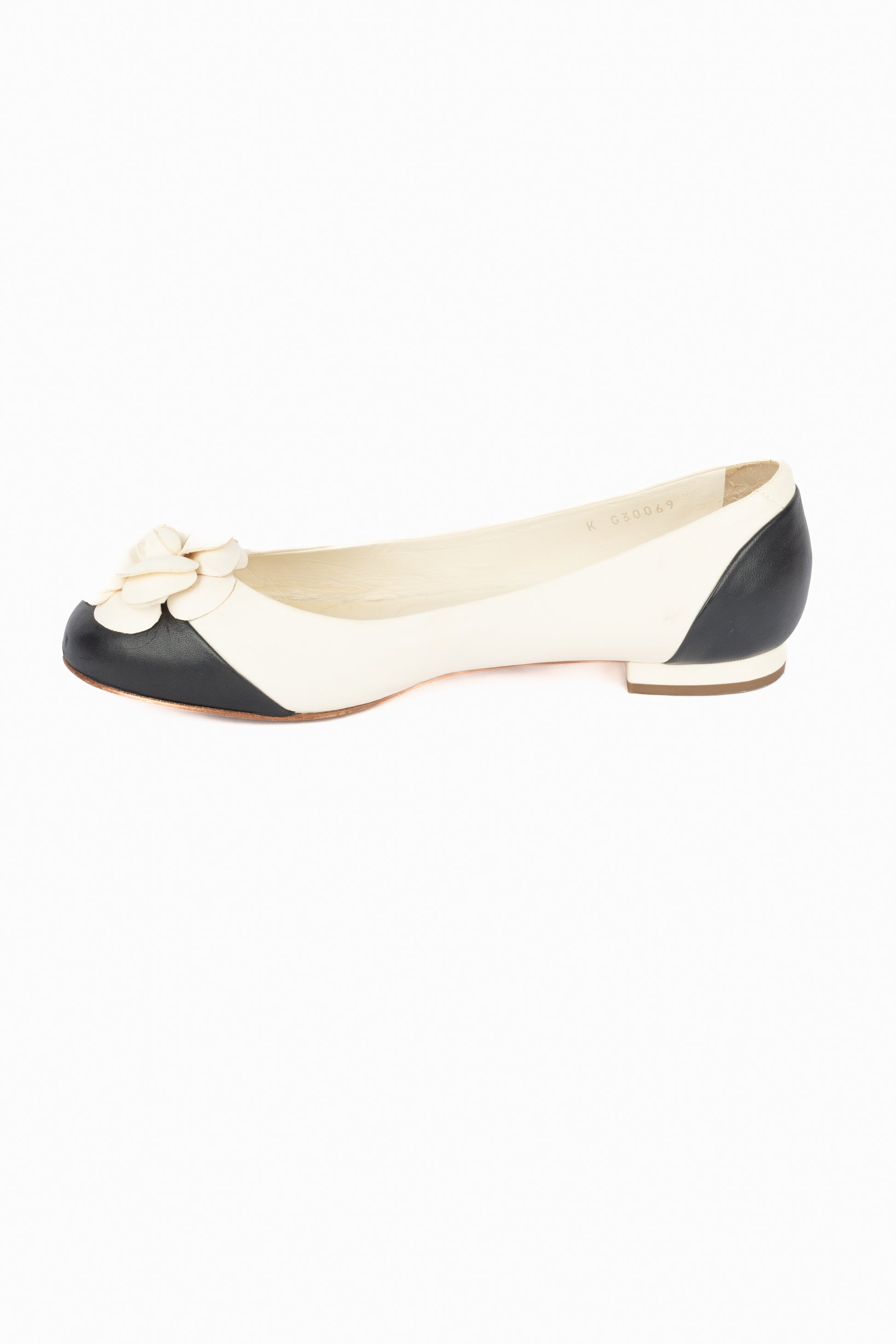 Ballerines en cuir bicolore Chanel