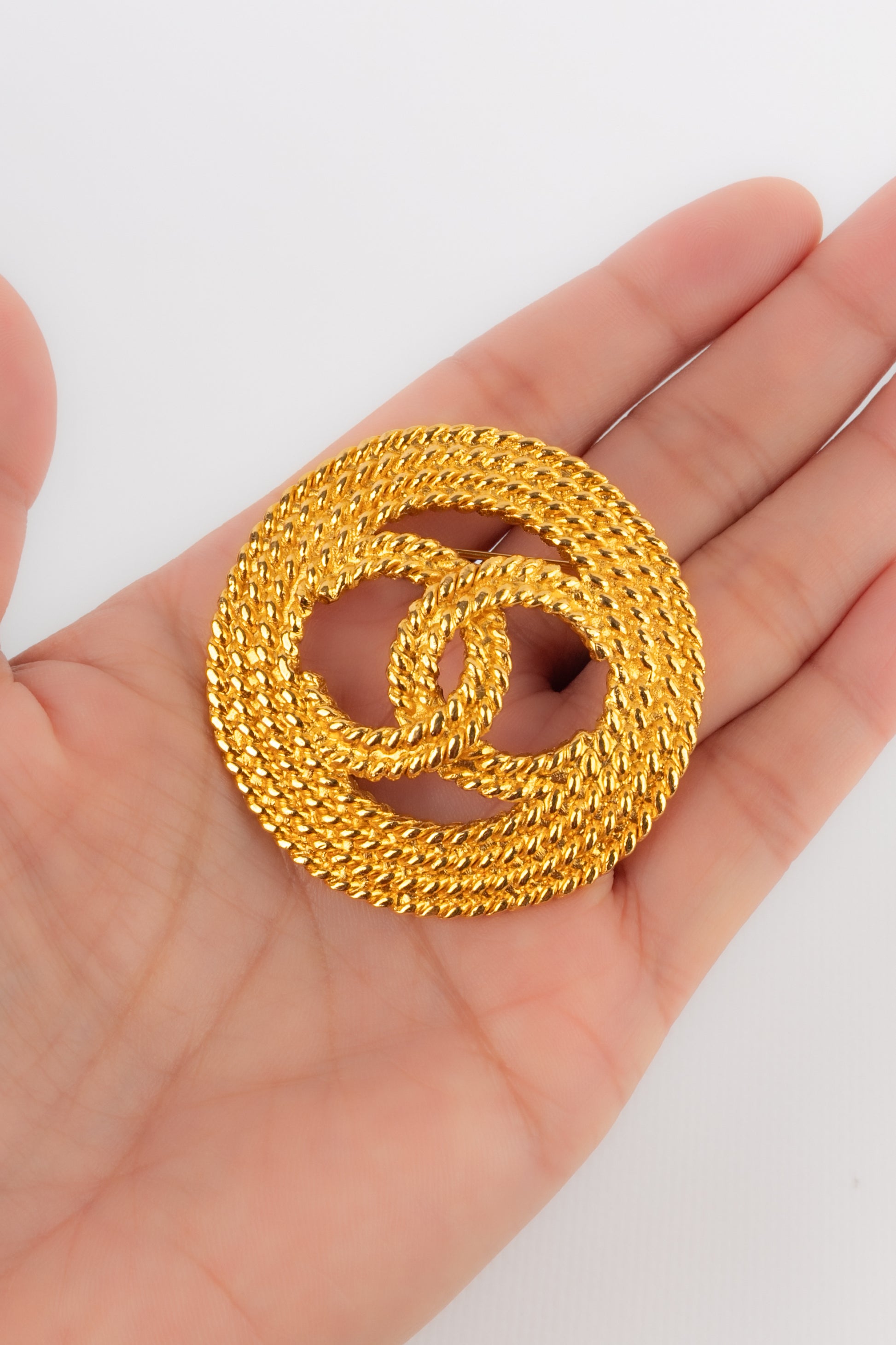 Broche cc Chanel