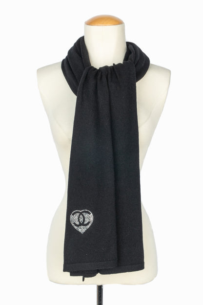 Écharpe noire Chanel