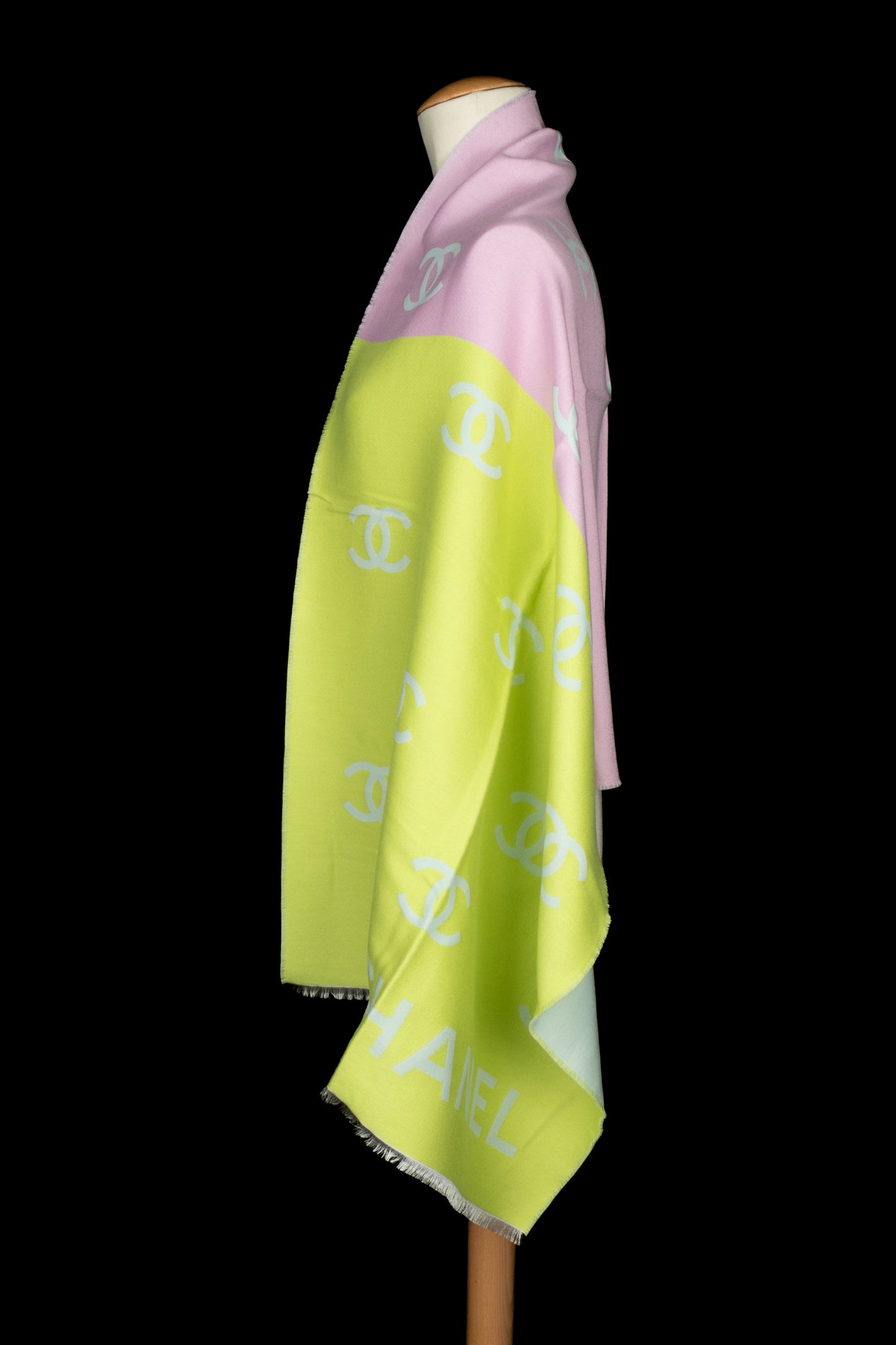 Écharpe tricolore Chanel