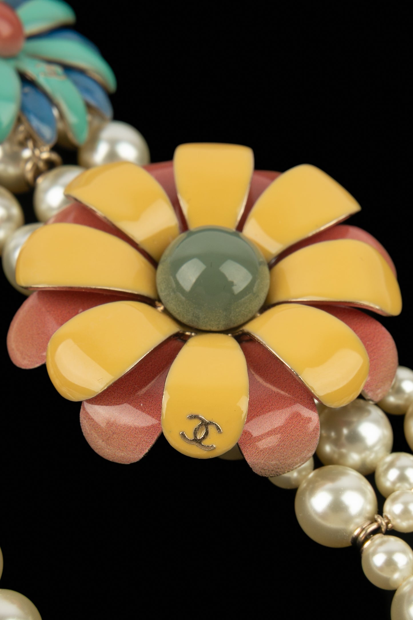 Collier fleurs Chanel 2017