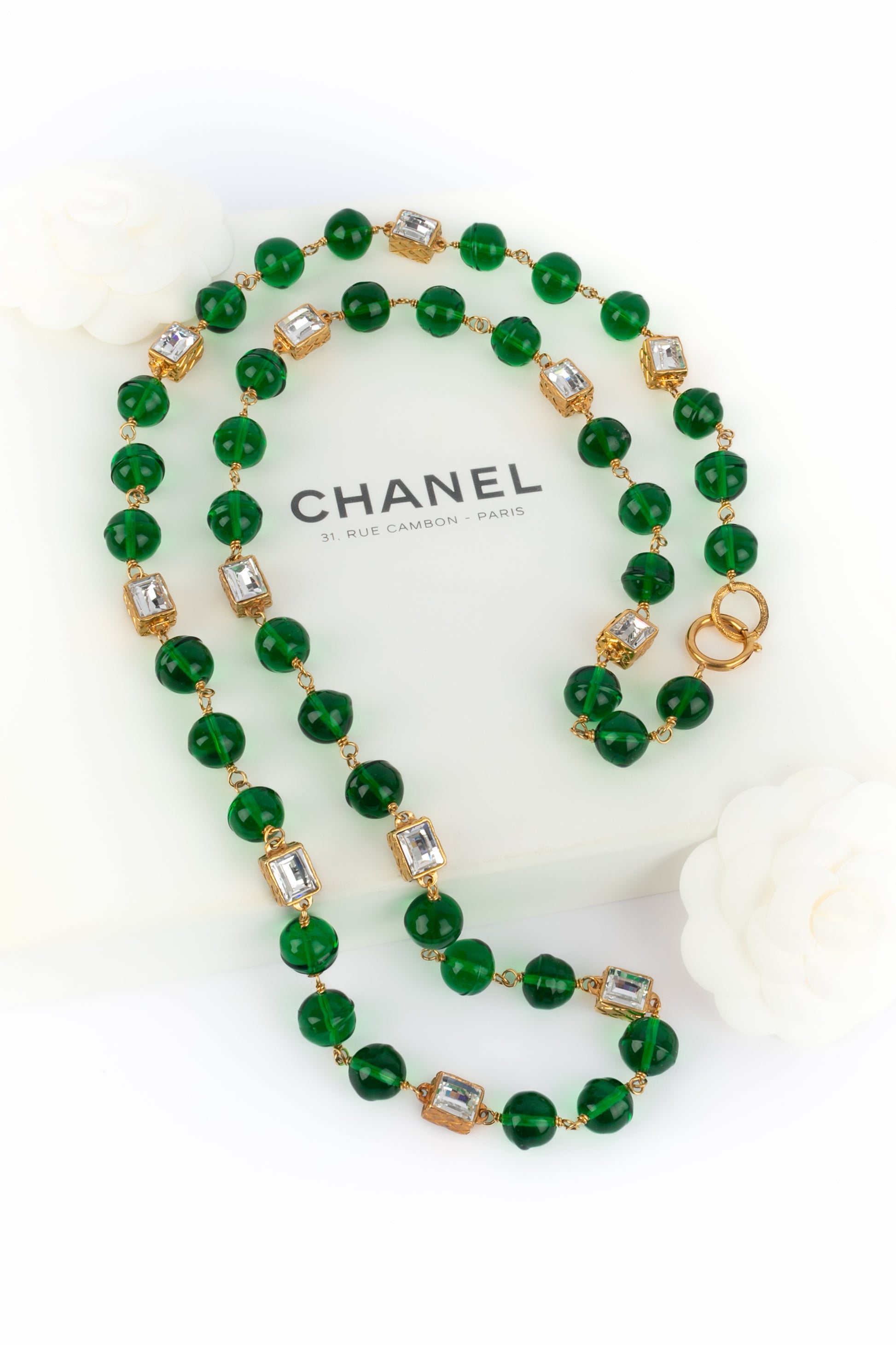 Collier de perles vertes Chanel 