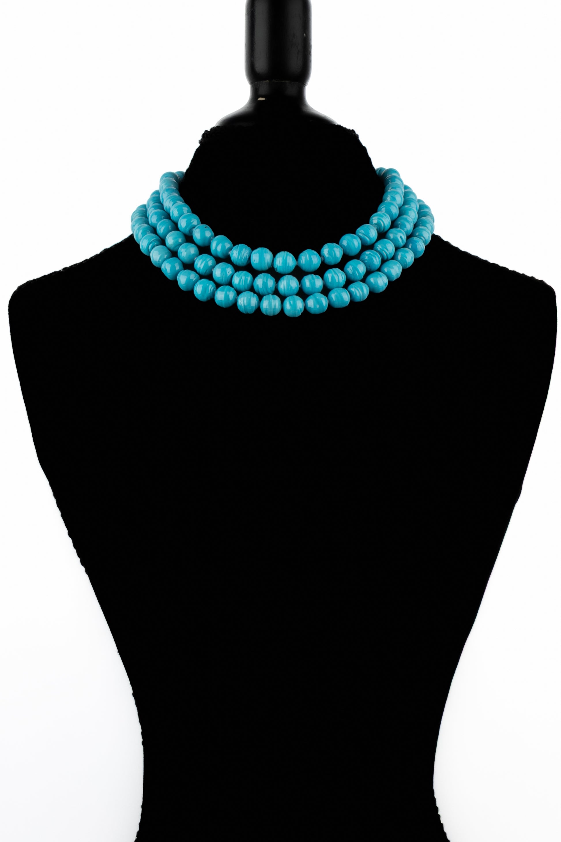 Collier de perles bleues Chanel