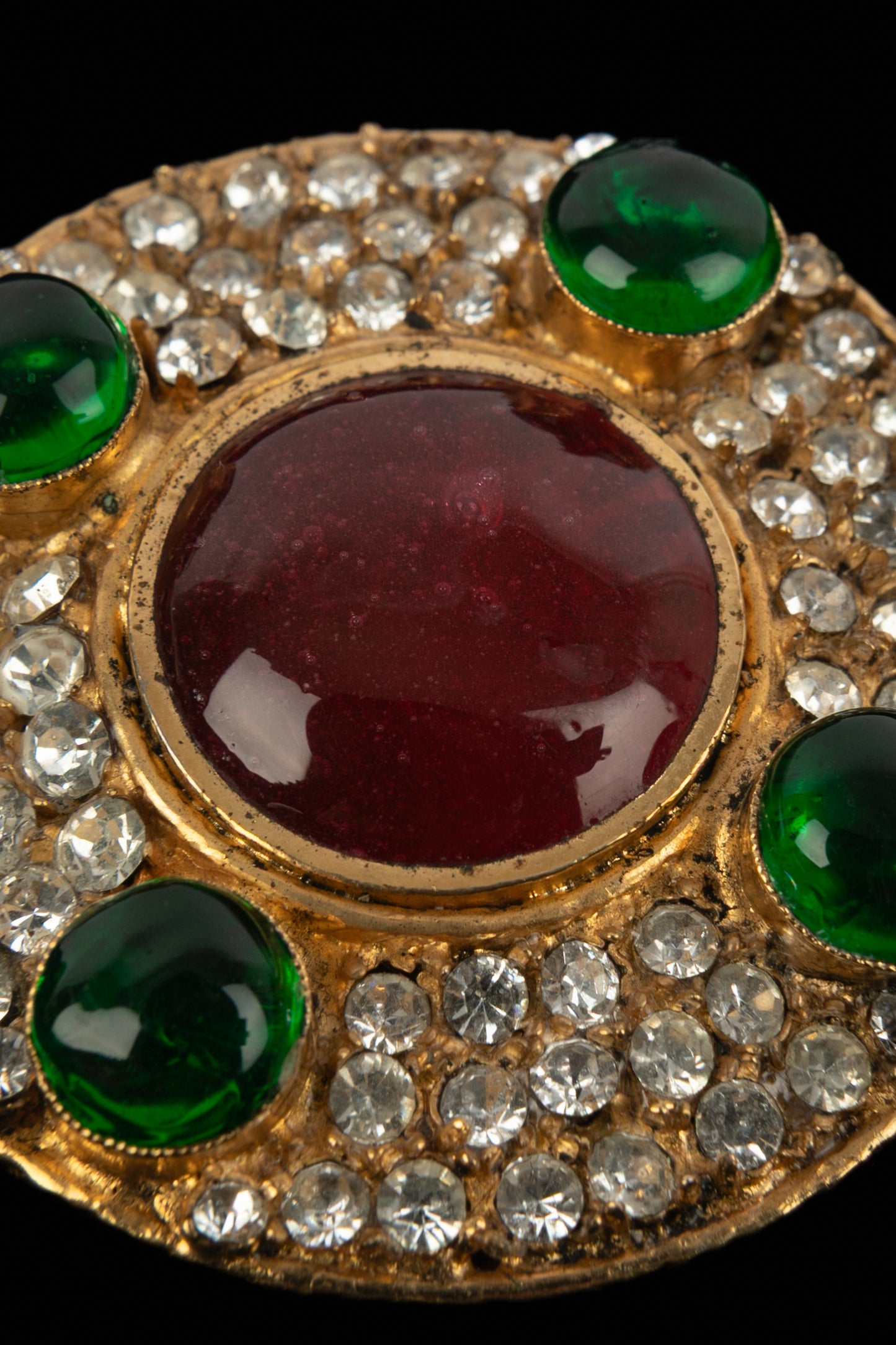 Broche en pâte Chanel 