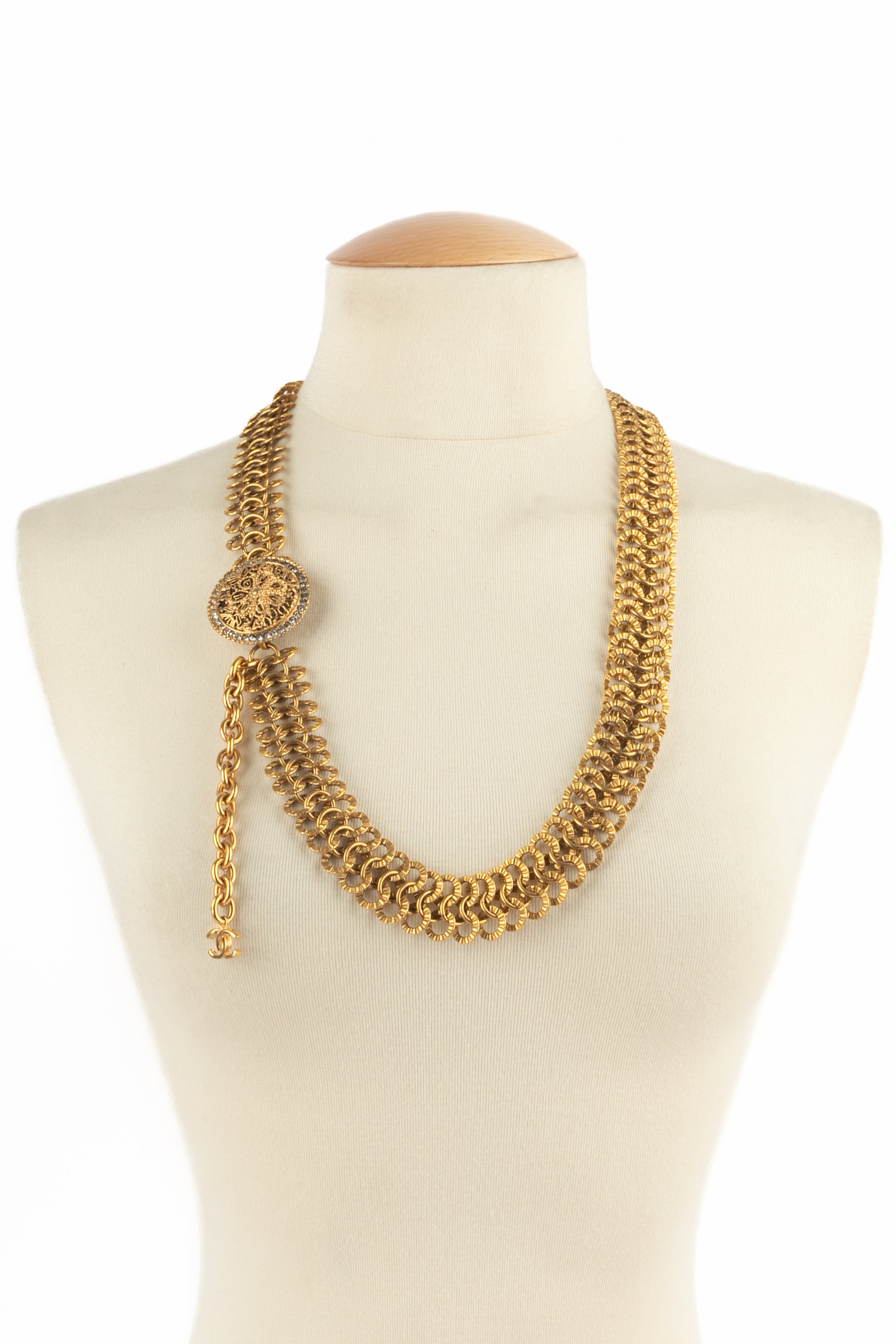 Ceinture dorée Chanel