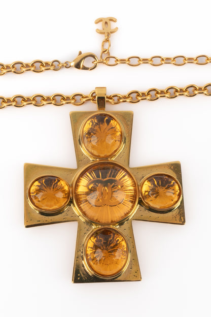 Collier croix Chanel Pre Fall 2022