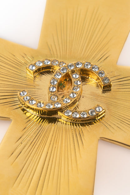 Collier croix Chanel Pre Fall 2022