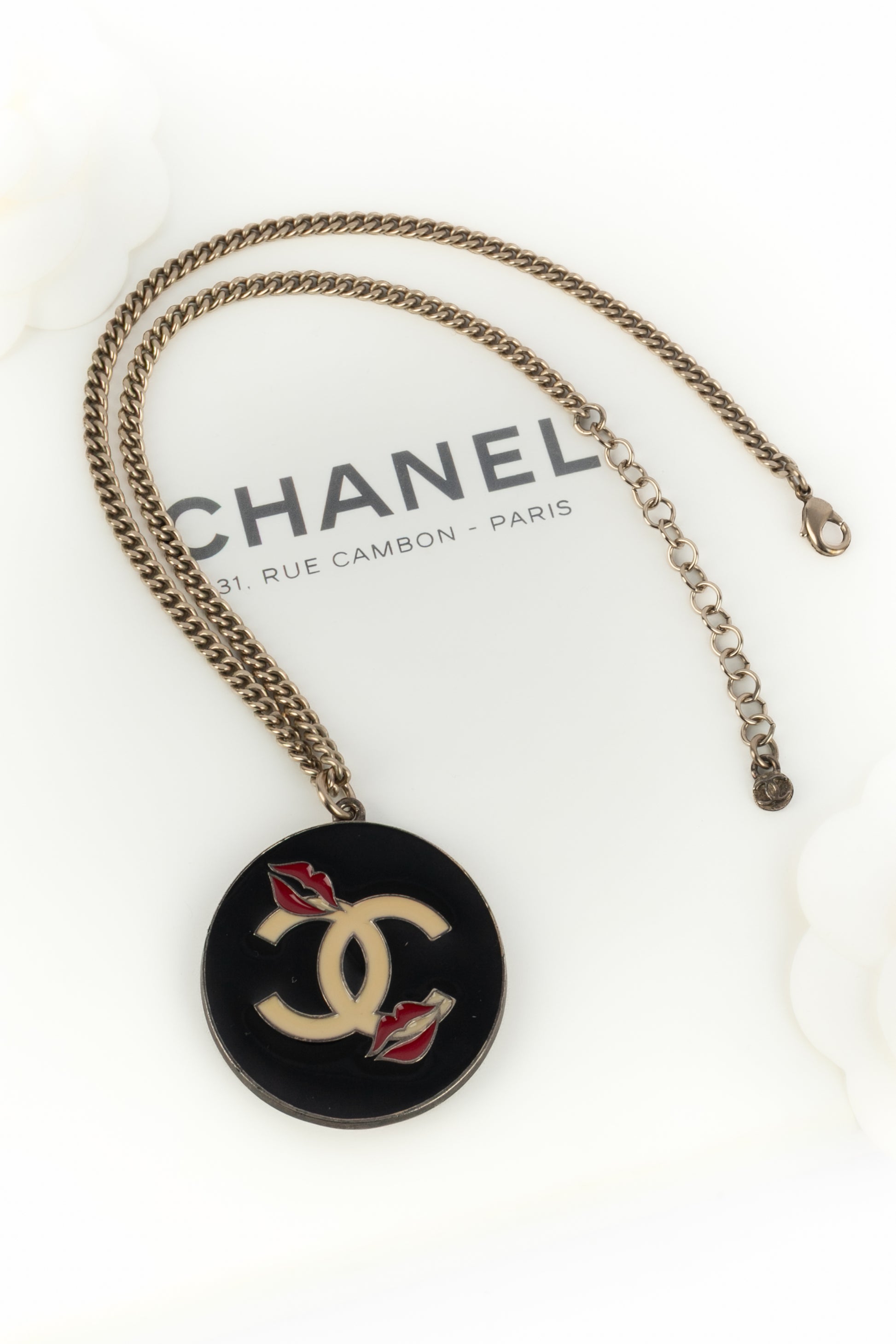Collier pendentif Chanel 2004