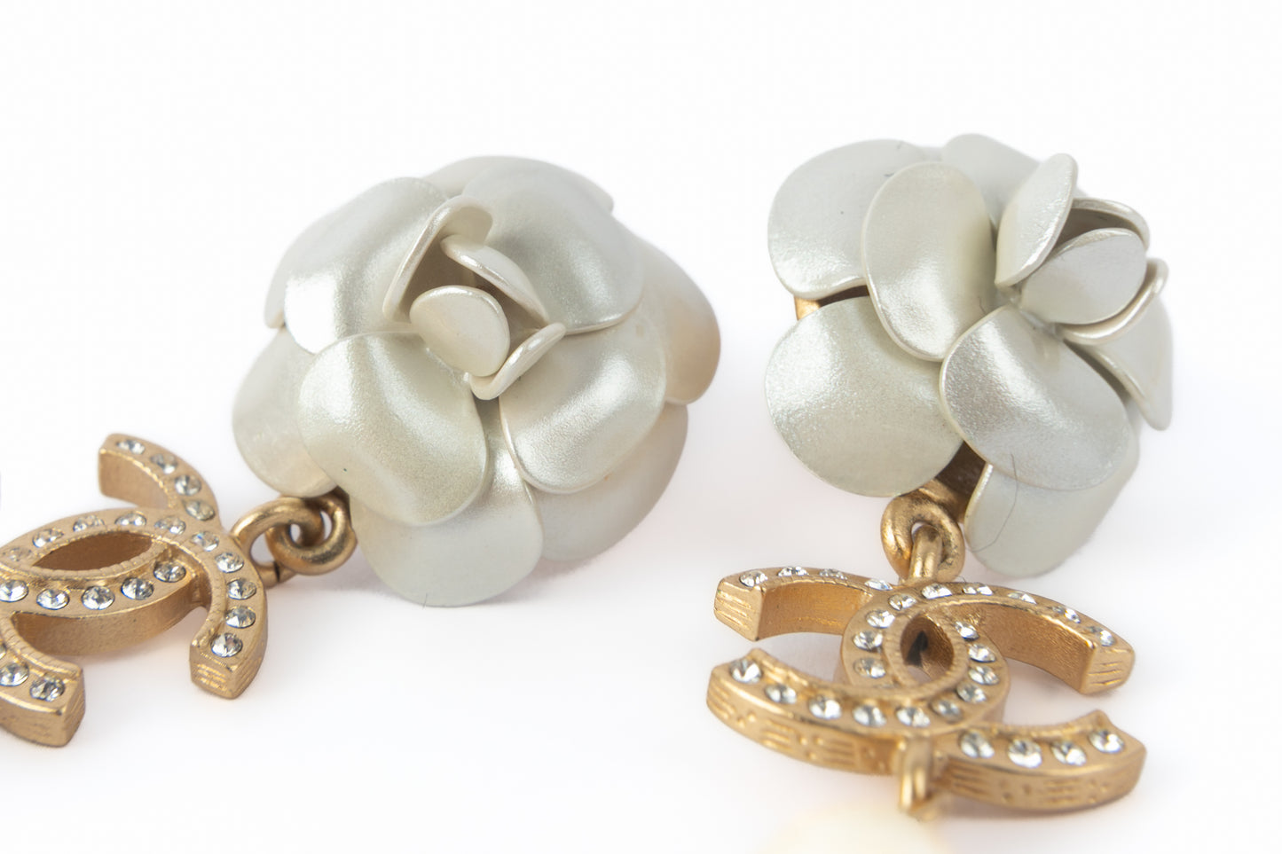 Boucles d'oreilles camélia Chanel 2020