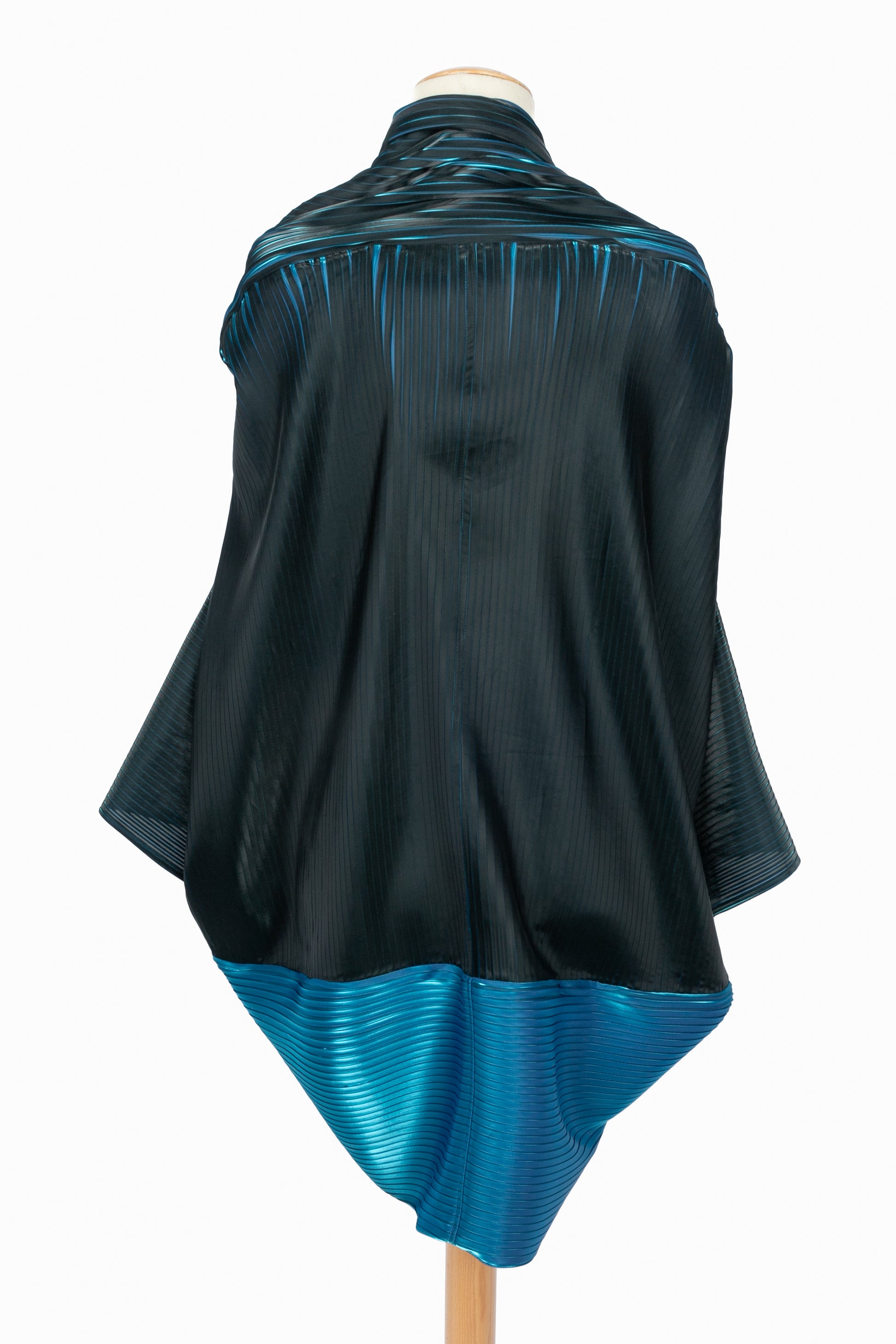 Manteau irisé Issey Miyake 