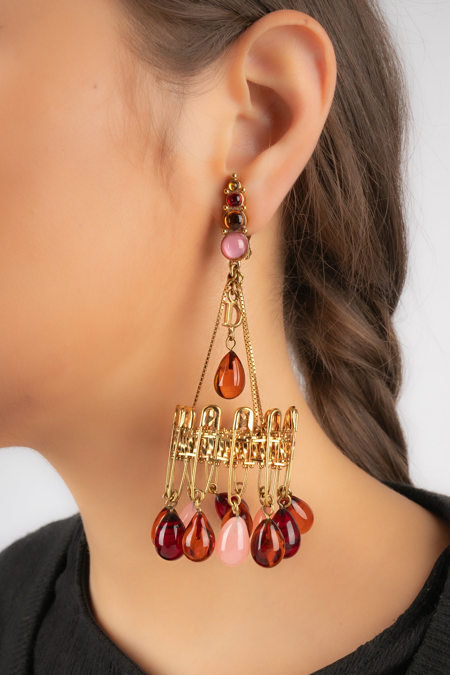 Incroyables boucles d'oreilles Dior 