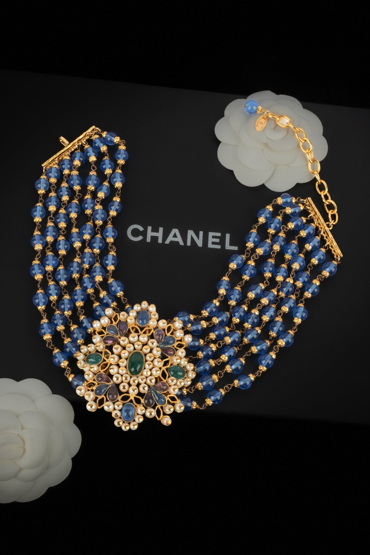 Collier court Chanel 1980's