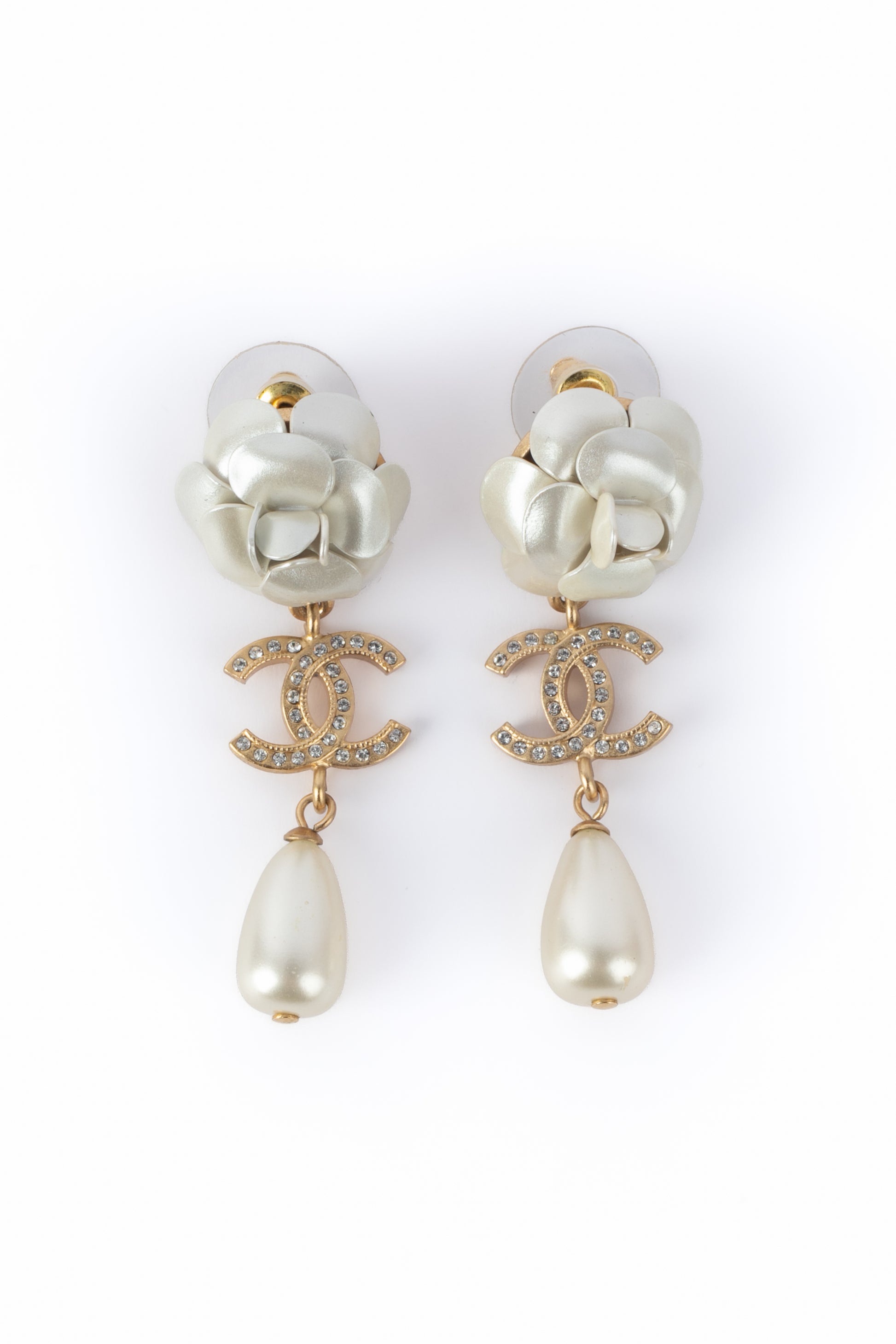 Boucles d'oreilles camélia Chanel 2020