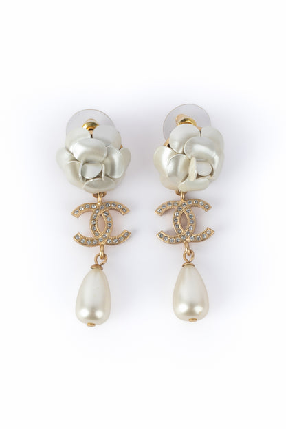 Boucles d'oreilles camélia Chanel 2020