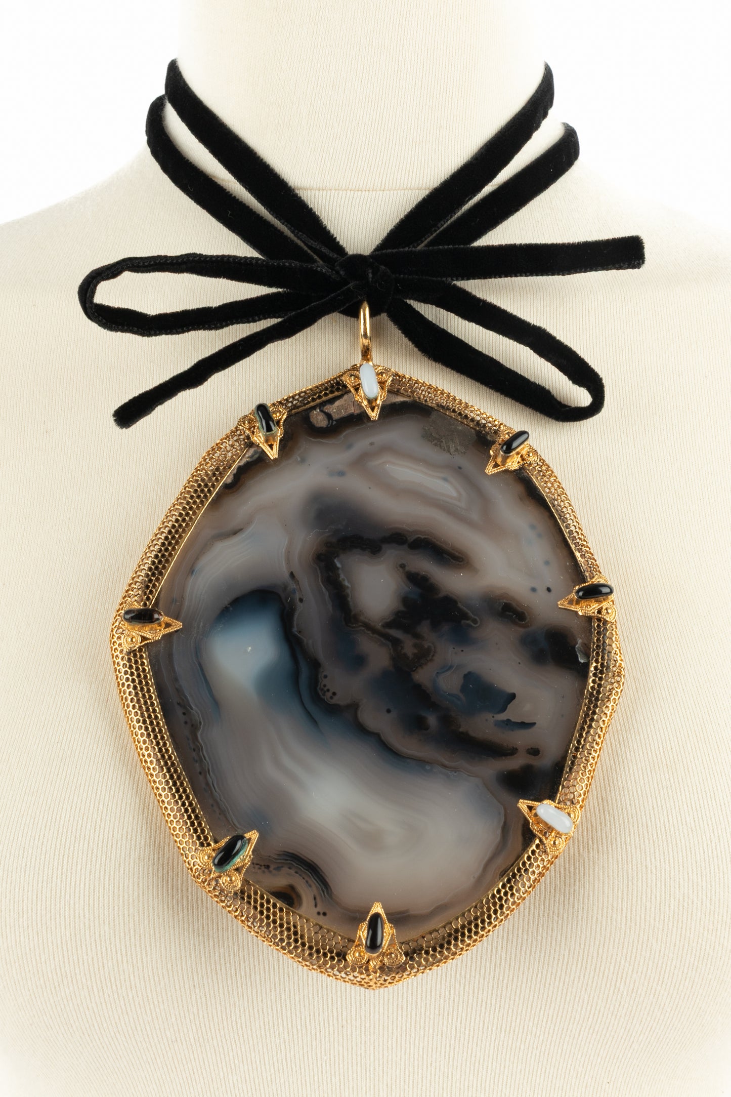 Rare collier pendentif