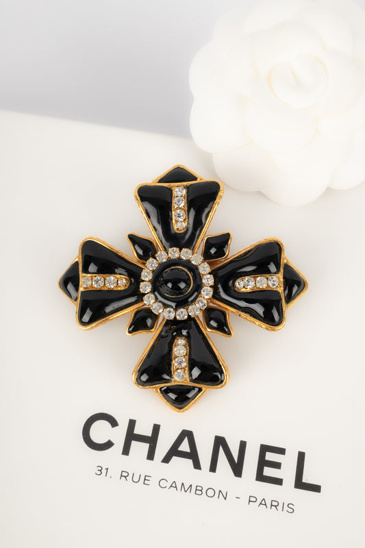 Broche en pâte de verre Chanel