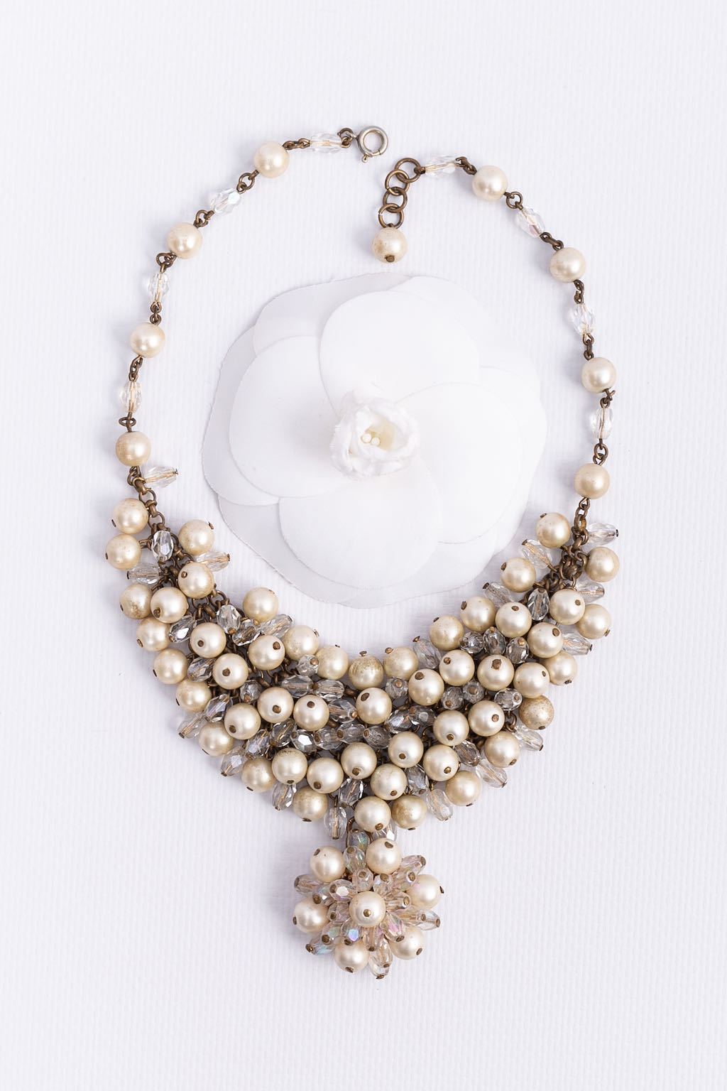 Collier de perles nacrées Chanel (Non signé)