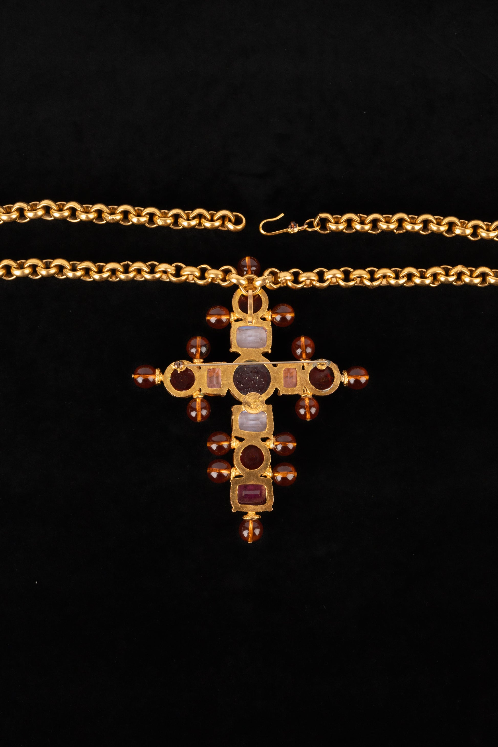 Fabuleux collier croix Chanel